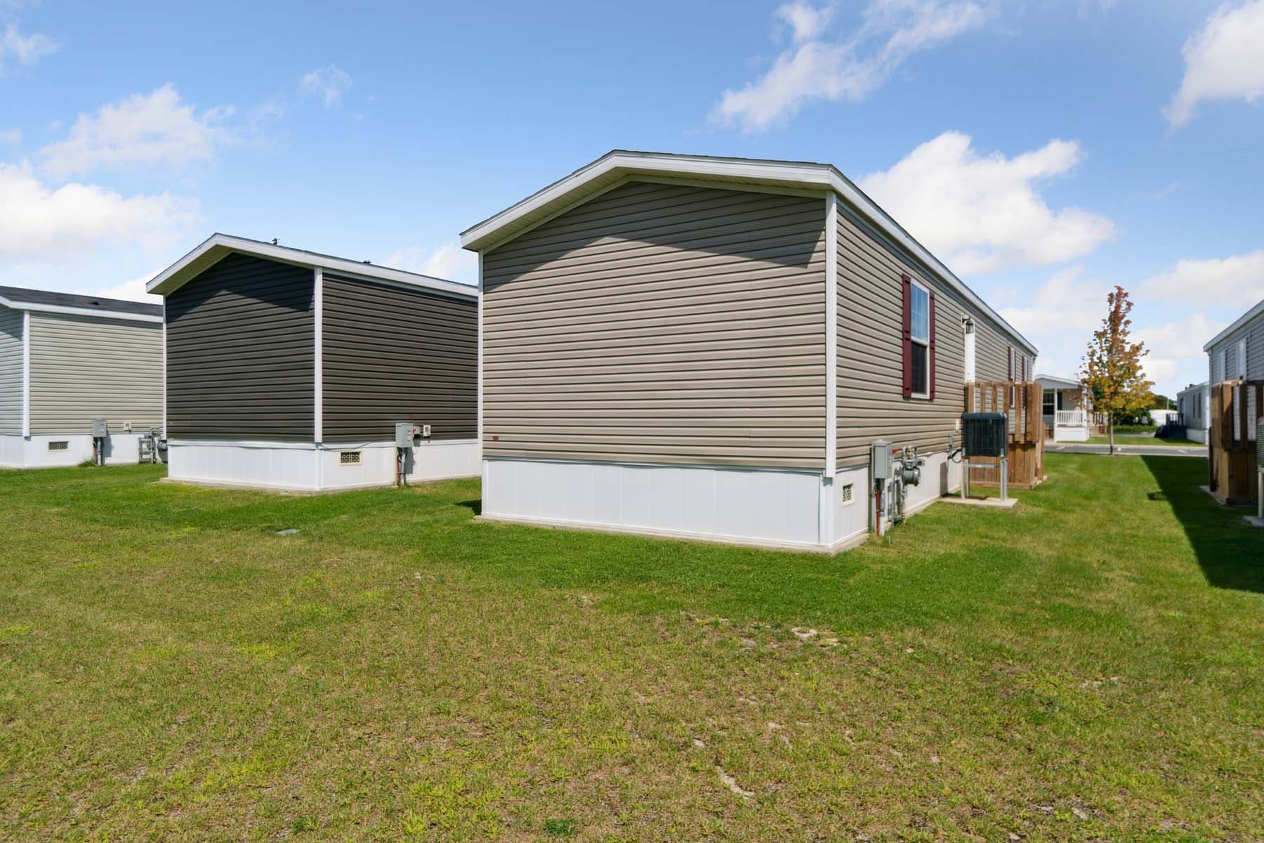 Click to enlarge 1676H32089 single wide home β rear exterior (photo 47 of 48)