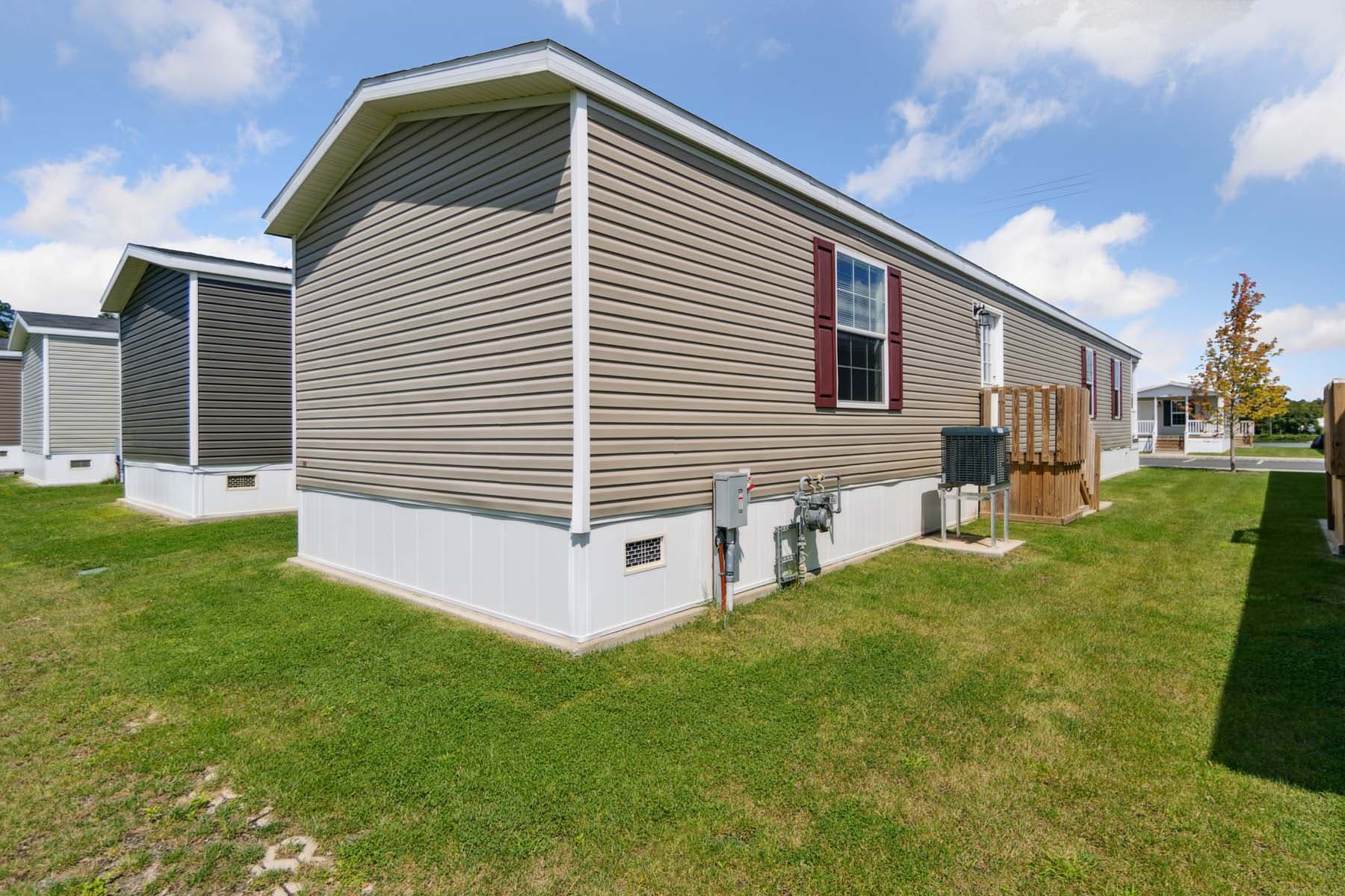 Click to enlarge 1676H32089 single wide home β rear exterior (photo 48 of 48)