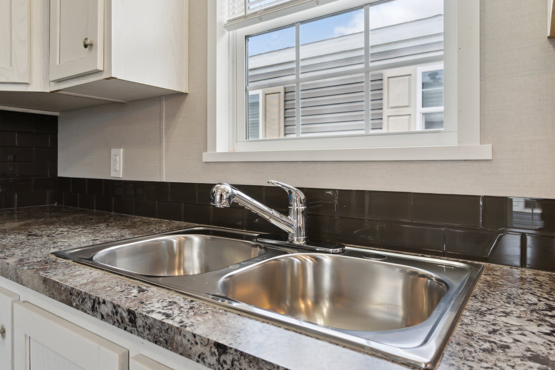 Click to enlarge 1676H32089 single wide home β kitchen (photo 15 of 48)