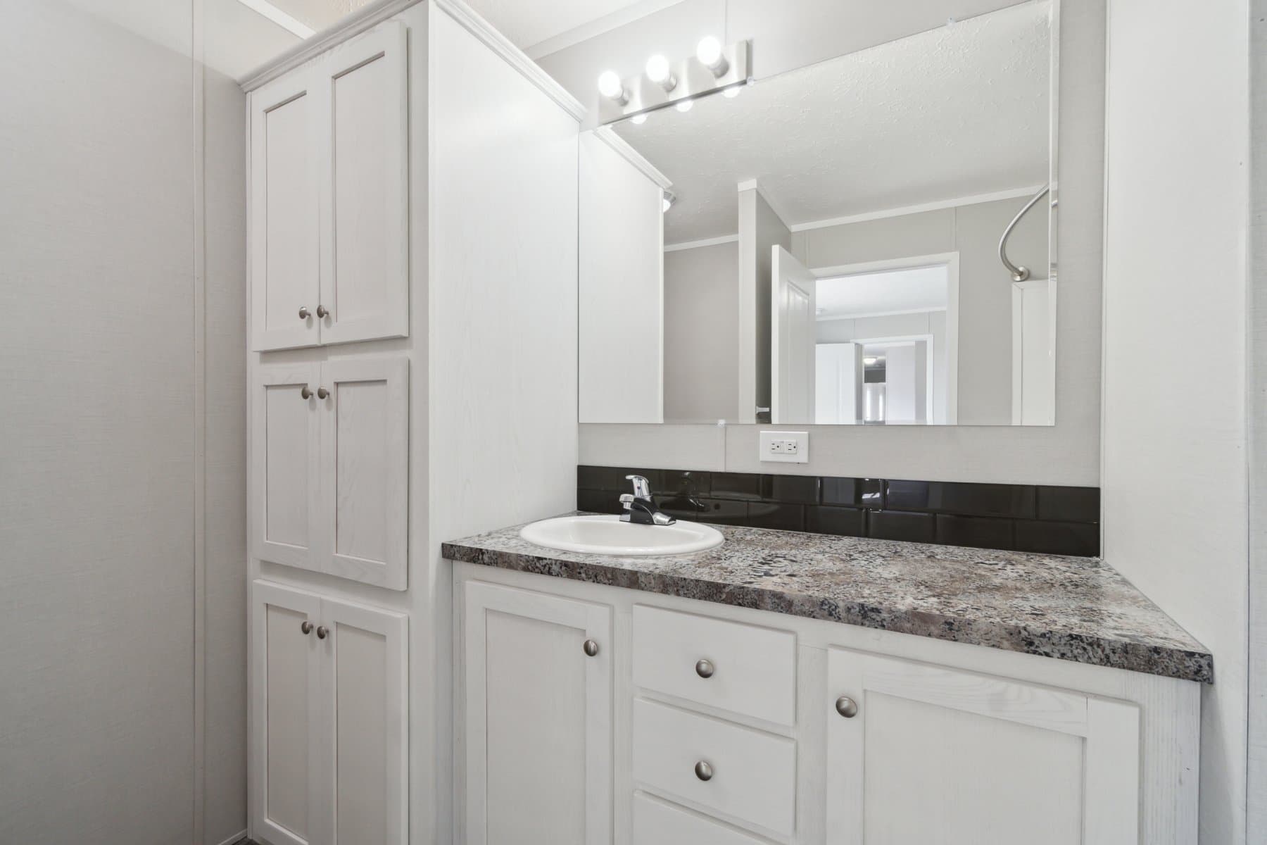 Click to enlarge 1676H32089 single wide home β primary bathroom (photo 20 of 48)