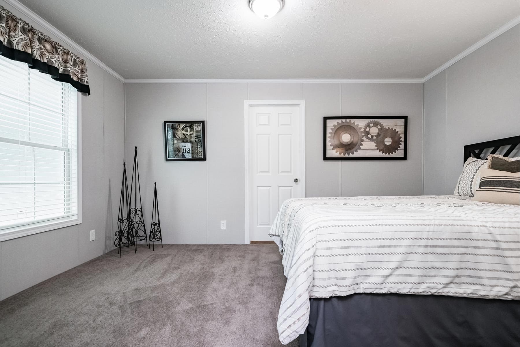 Click to enlarge 1676H32091 single wide home β primary bedroom (photo 15 of 16)