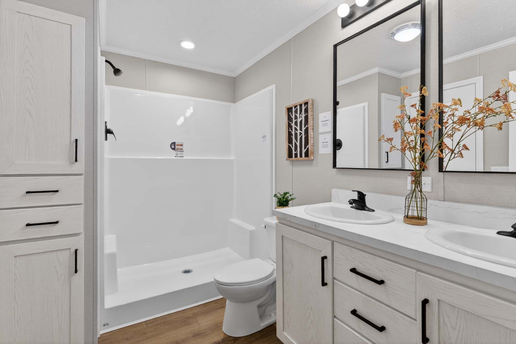 Click to enlarge 1676H32107 single wide home — primary bathroom (photo 12 of 16)
