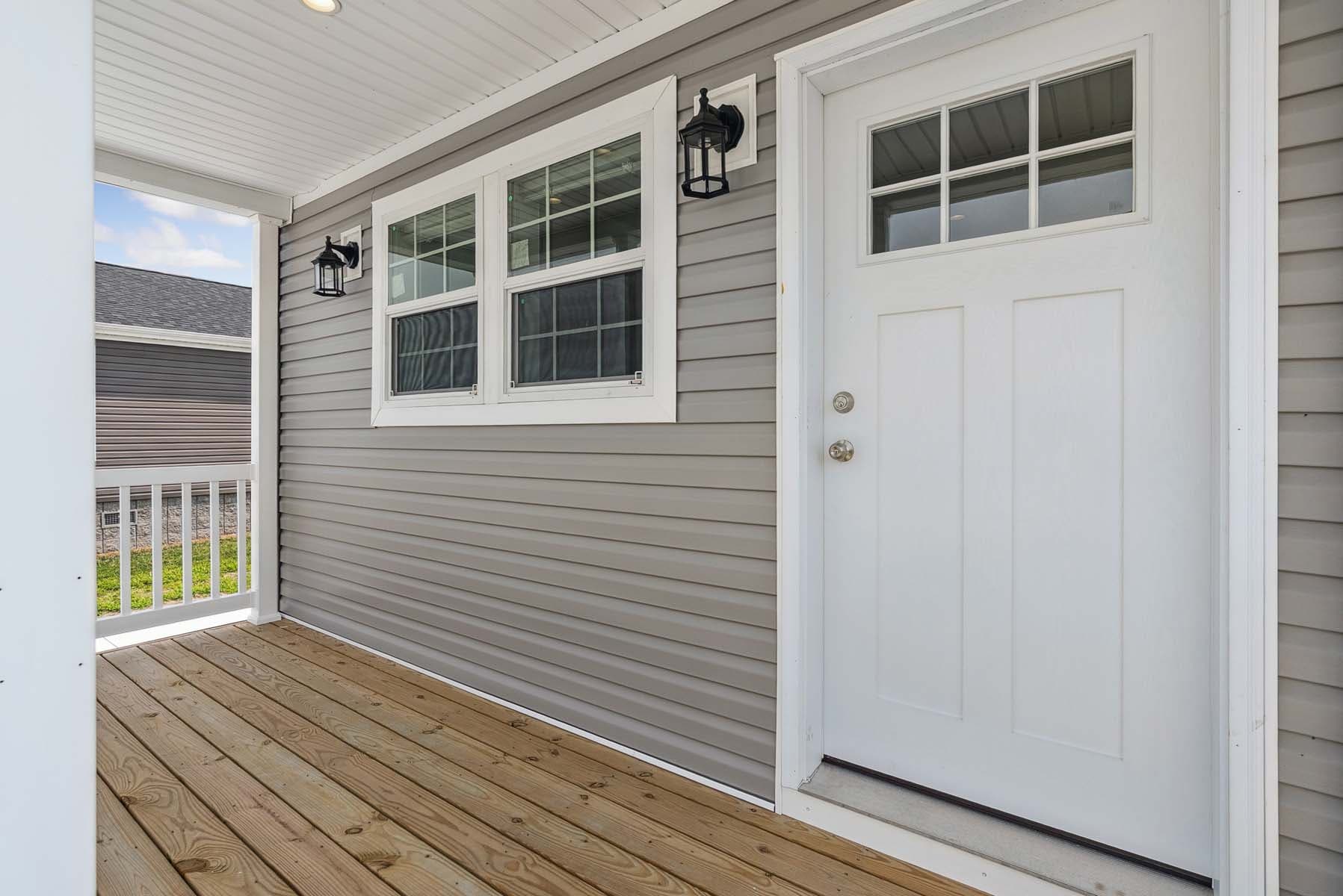 Click to enlarge 1676H32221 single wide home — exterior (photo 6 of 15)