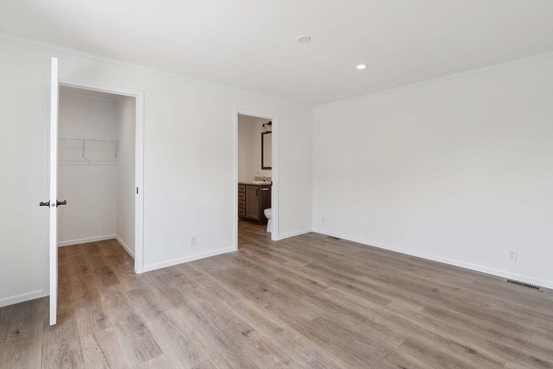 Click to enlarge 1676H32221 single wide home — primary bedroom (photo 14 of 15)