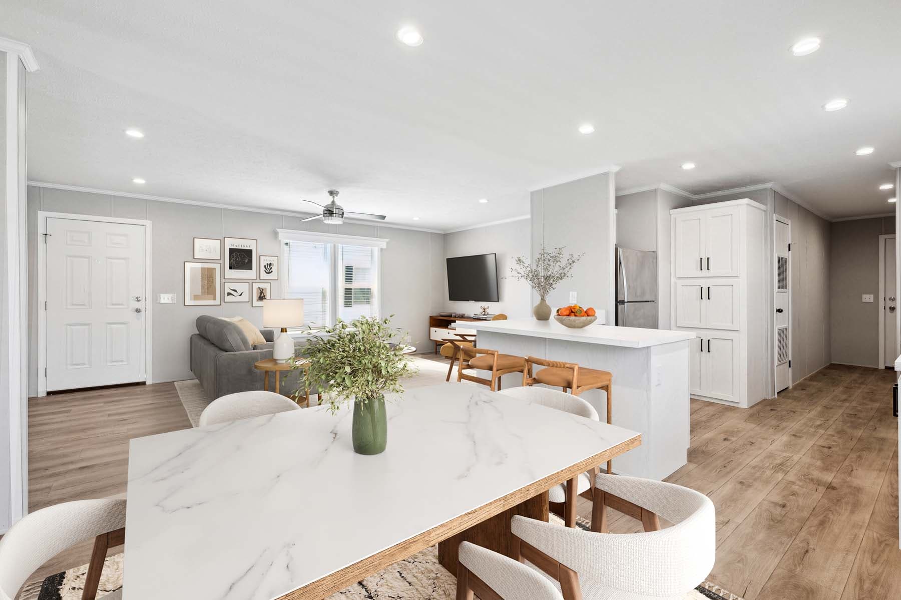 Click to enlarge Fairplay multi-section home β dining area (photo 12 of 13)