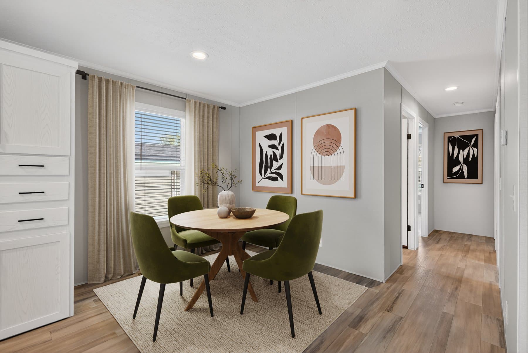 Click to enlarge Glenrock multi-section home — dining area (photo 11 of 14)