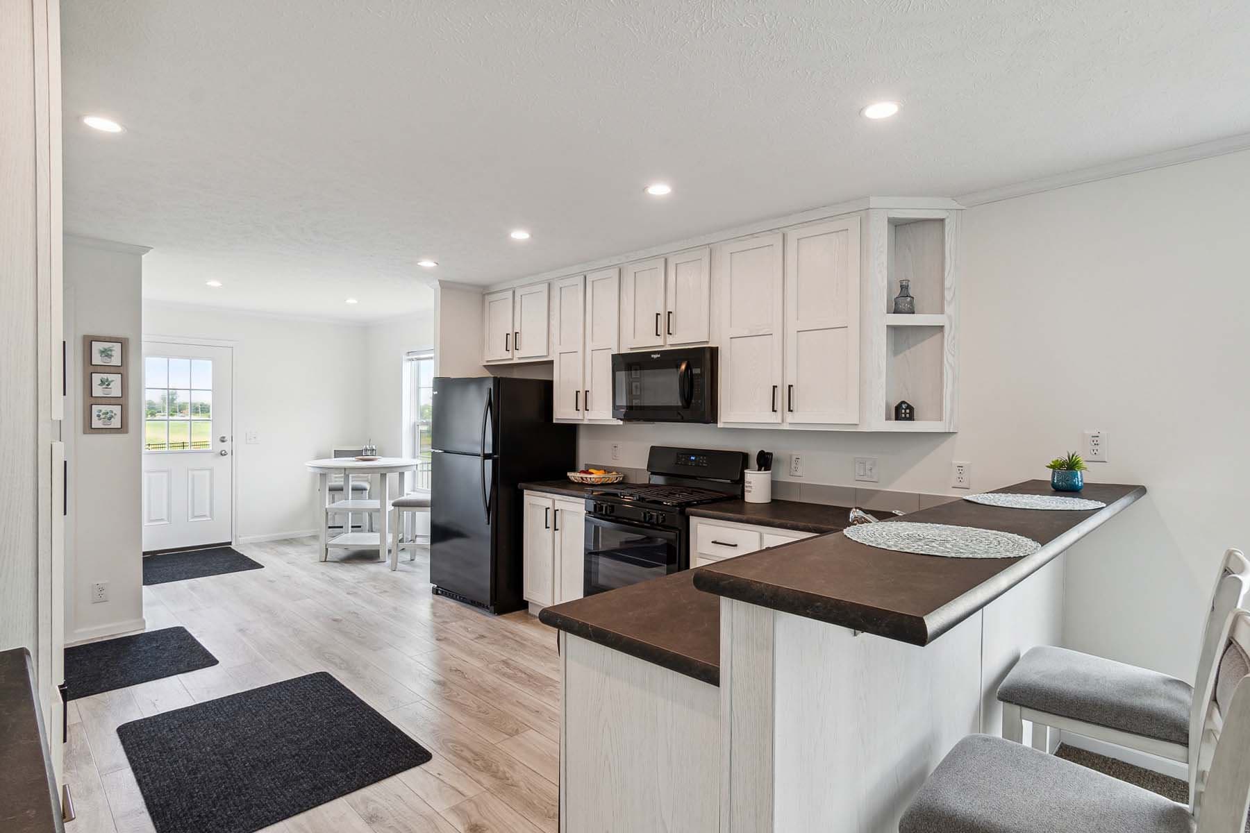 Click to enlarge Pontiac multi-section home β kitchen (photo 39 of 41)