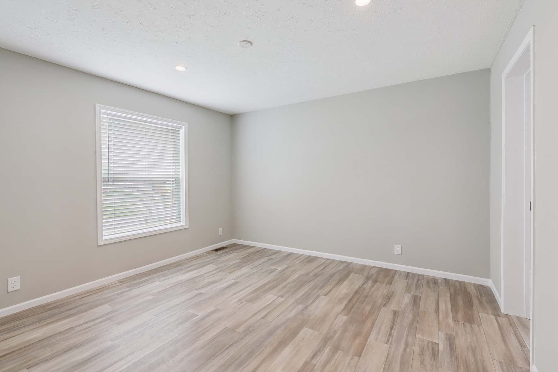 Click to enlarge Lincoln multi-section home — primary bedroom (photo 19 of 22)