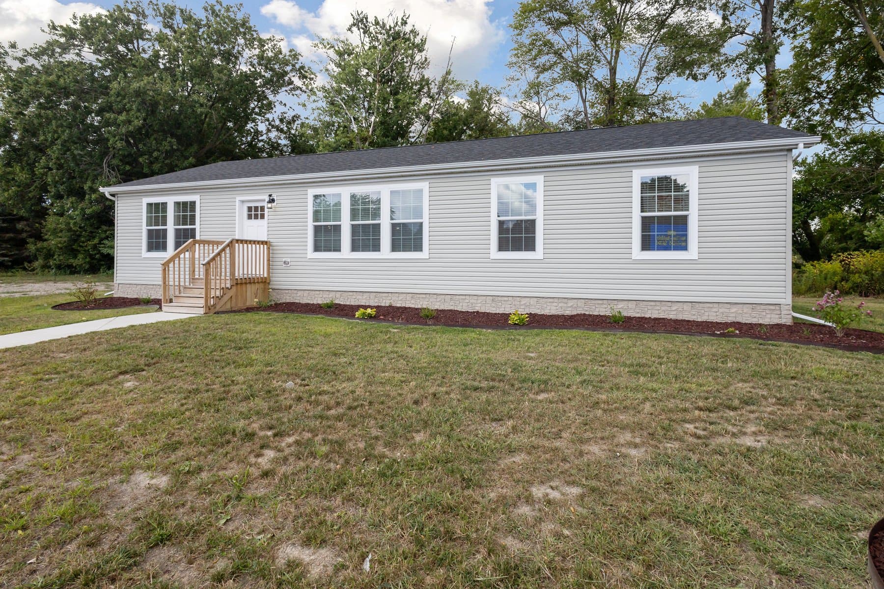 Click to enlarge Summit multi-section home — exterior (photo 7 of 8)