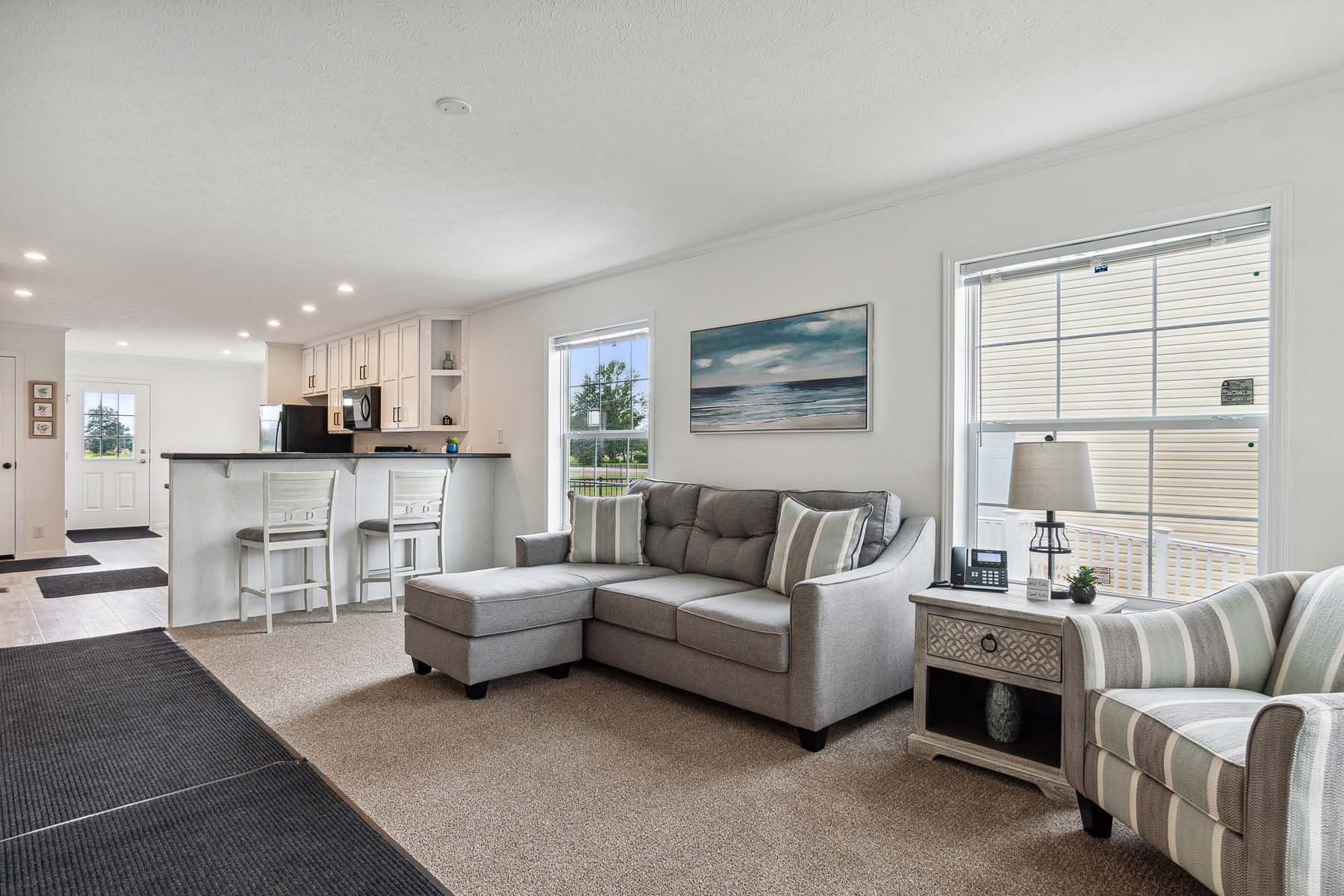 Click to enlarge Pontiac modular home — living room (photo 4 of 5)