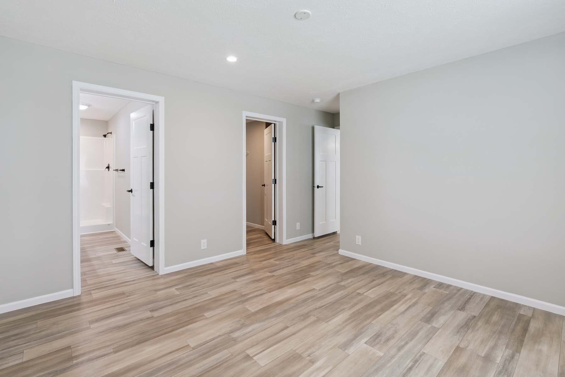 Click to enlarge Lincoln modular home — primary bedroom (photo 20 of 22)