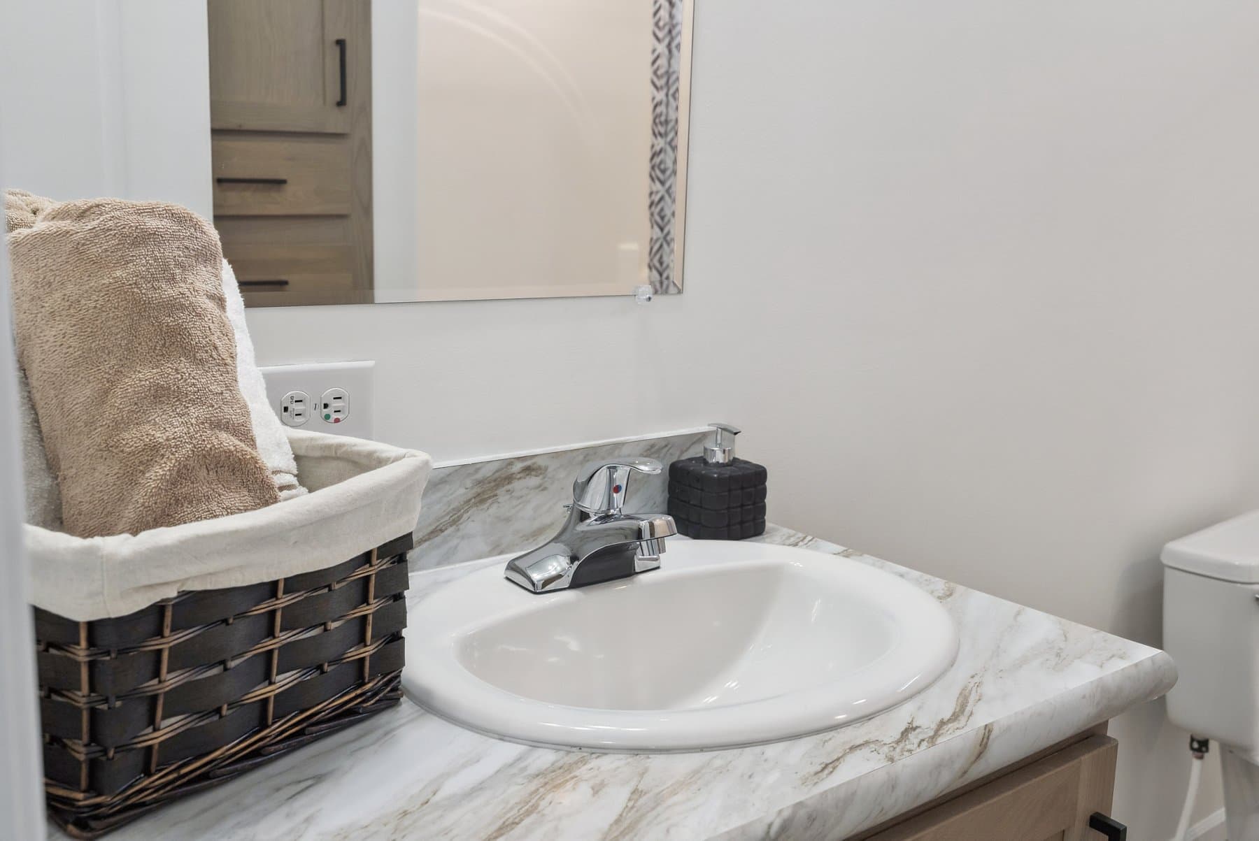 Click to enlarge Bay Port multi-section home — bathroom (photo 36 of 42)
