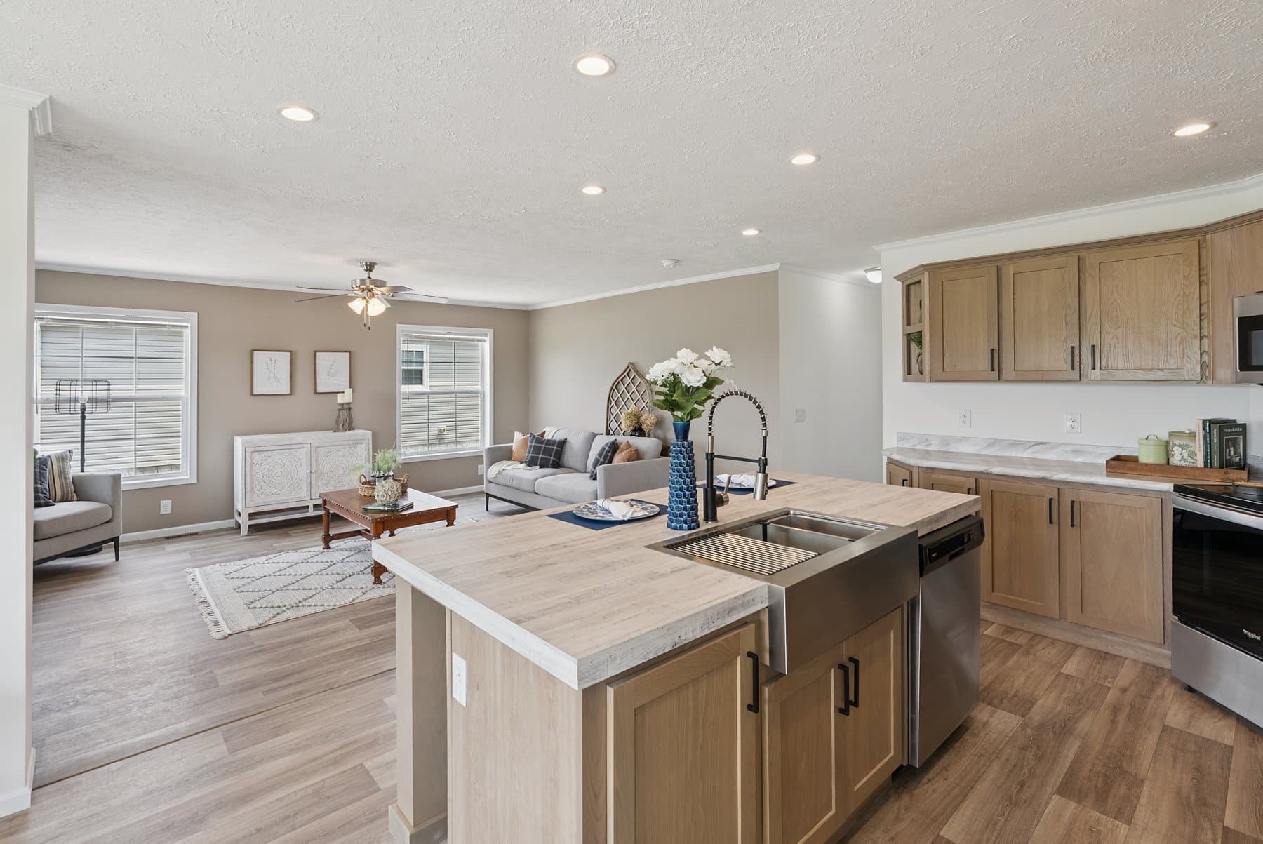 Click to enlarge Bay Port multi-section home — kitchen (photo 21 of 42)