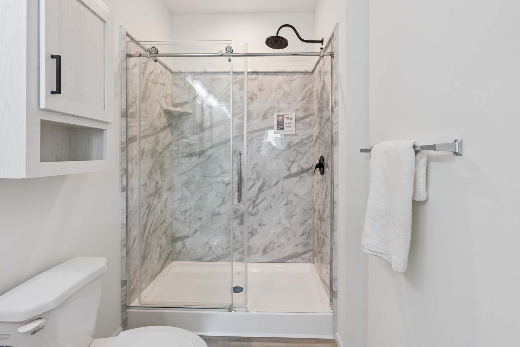 Click to enlarge Belvidere multi-section home — primary bathroom (photo 21 of 27)