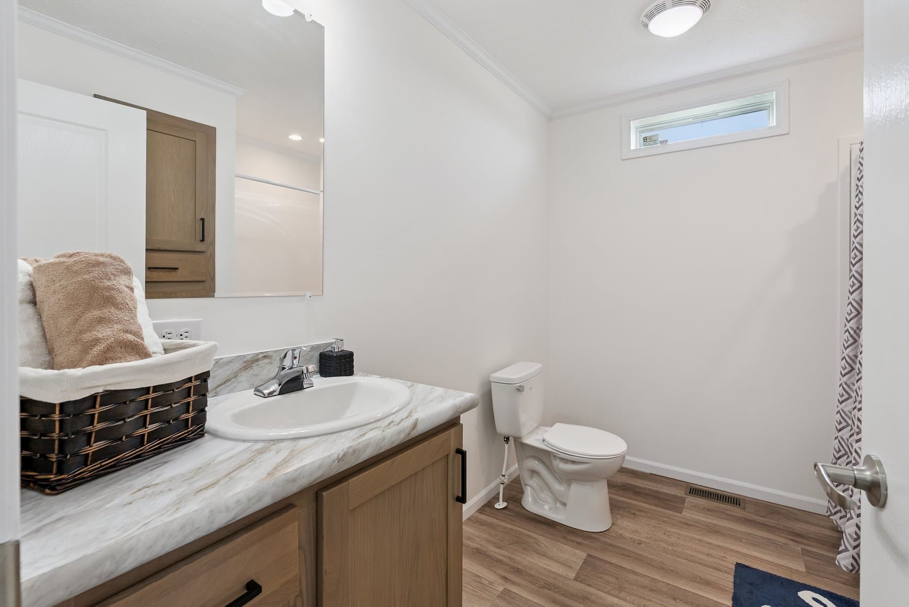 Click to enlarge Bay Port modular home — bathroom (photo 34 of 42)