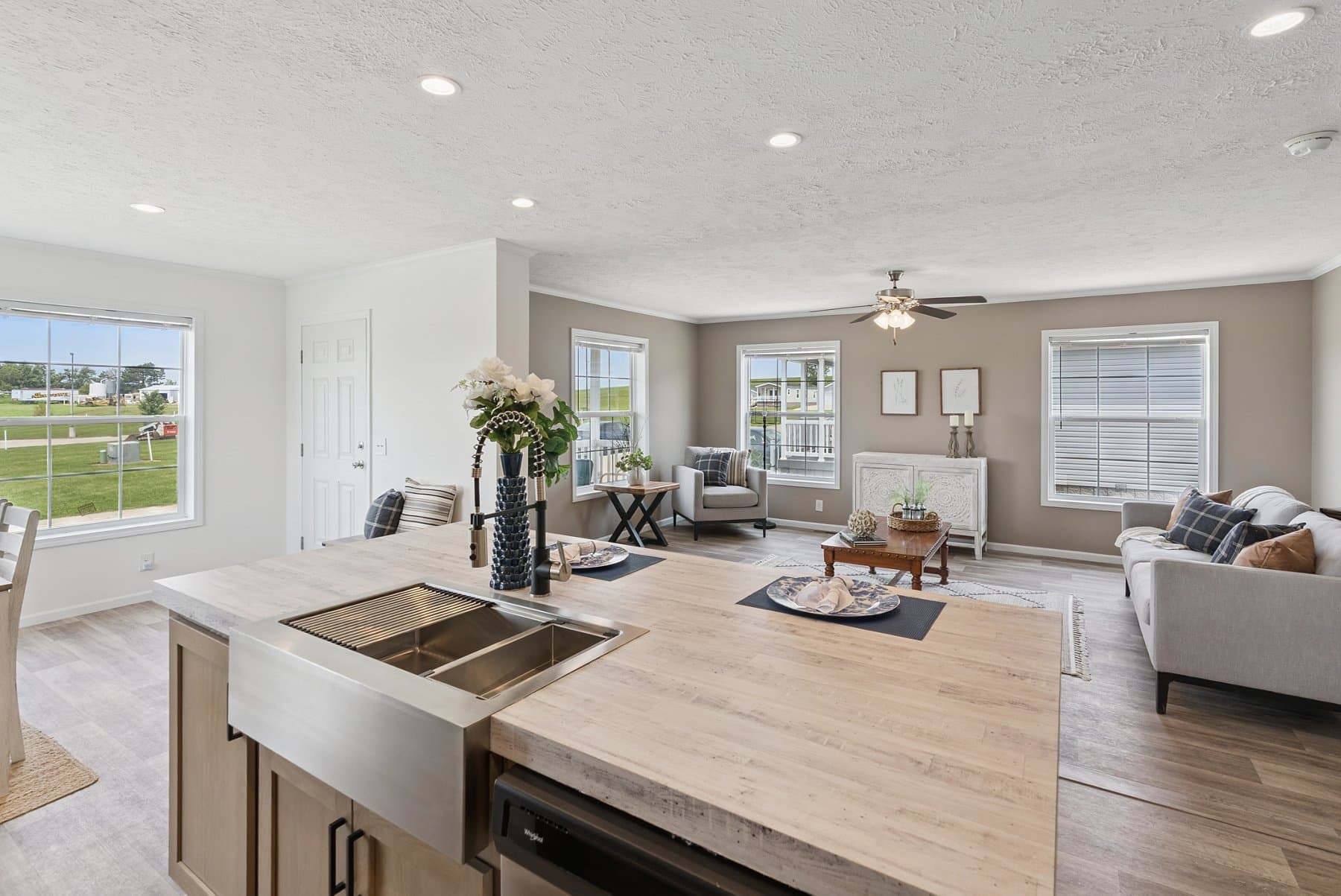 Click to enlarge Bay Port modular home — kitchen (photo 23 of 42)
