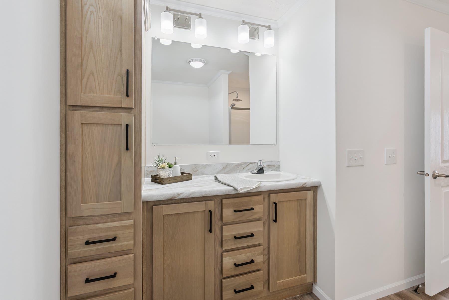 Click to enlarge Bay Port modular home — primary bathroom (photo 13 of 42)