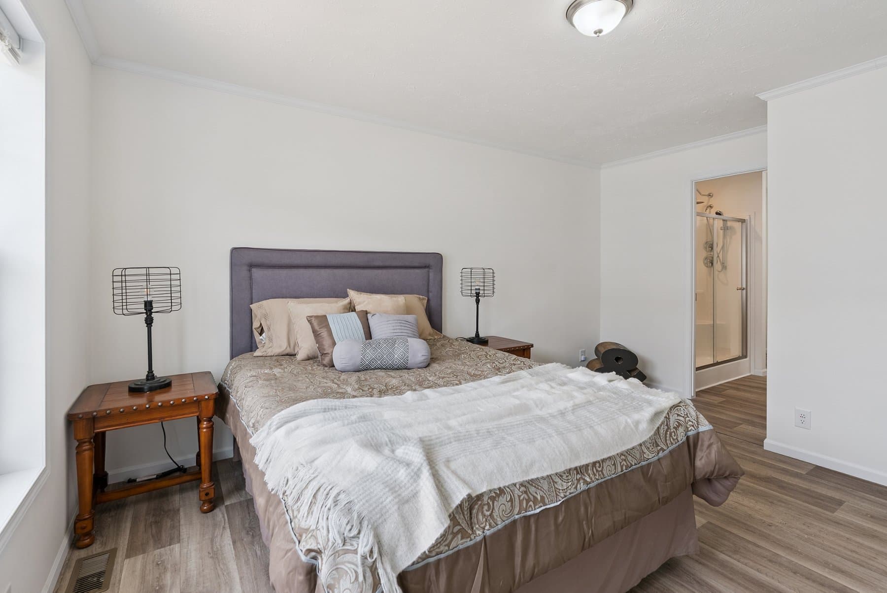 Click to enlarge Bay Port modular home — primary bedroom (photo 28 of 42)