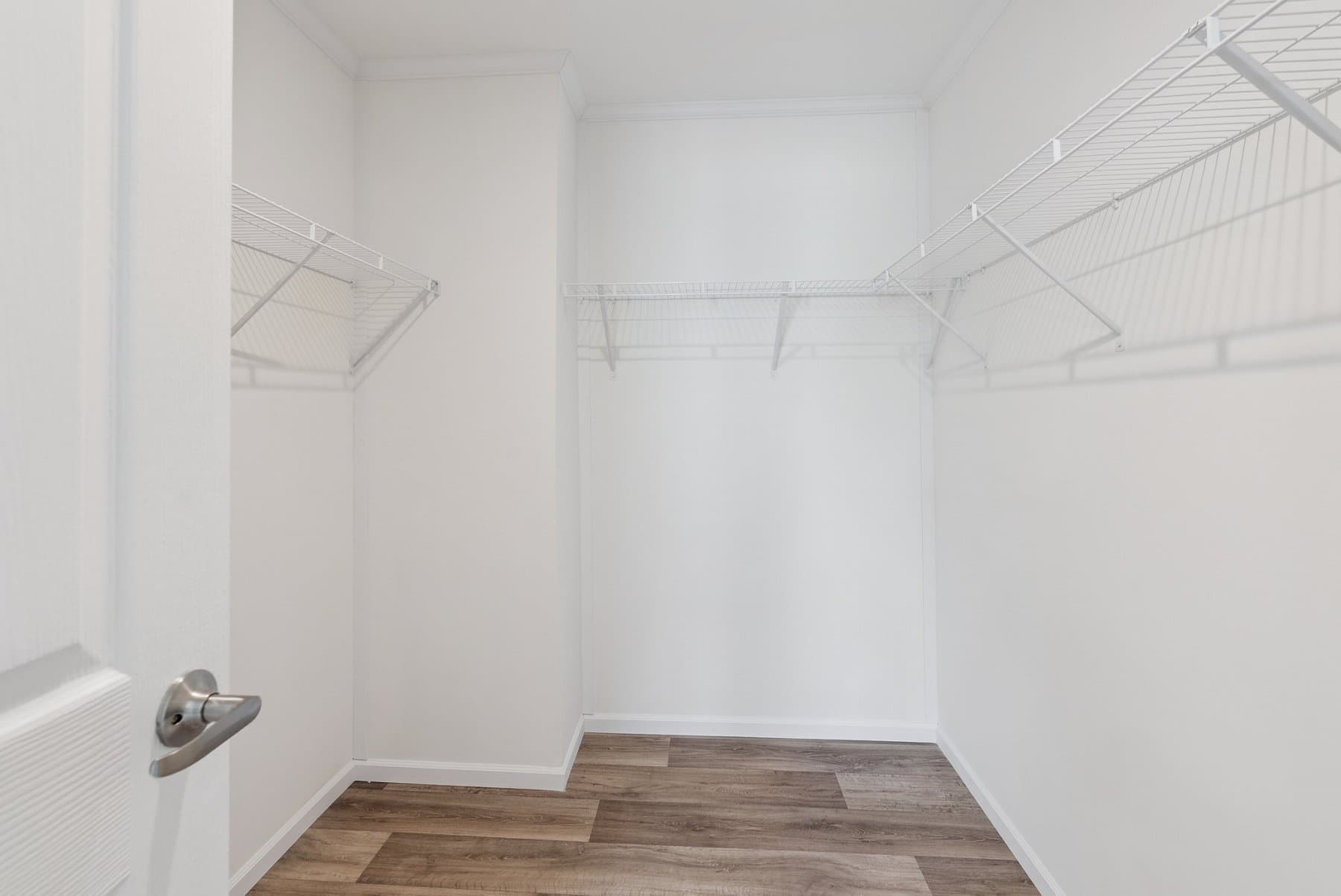 Click to enlarge Bay Port modular home — walk-in closet (photo 31 of 42)