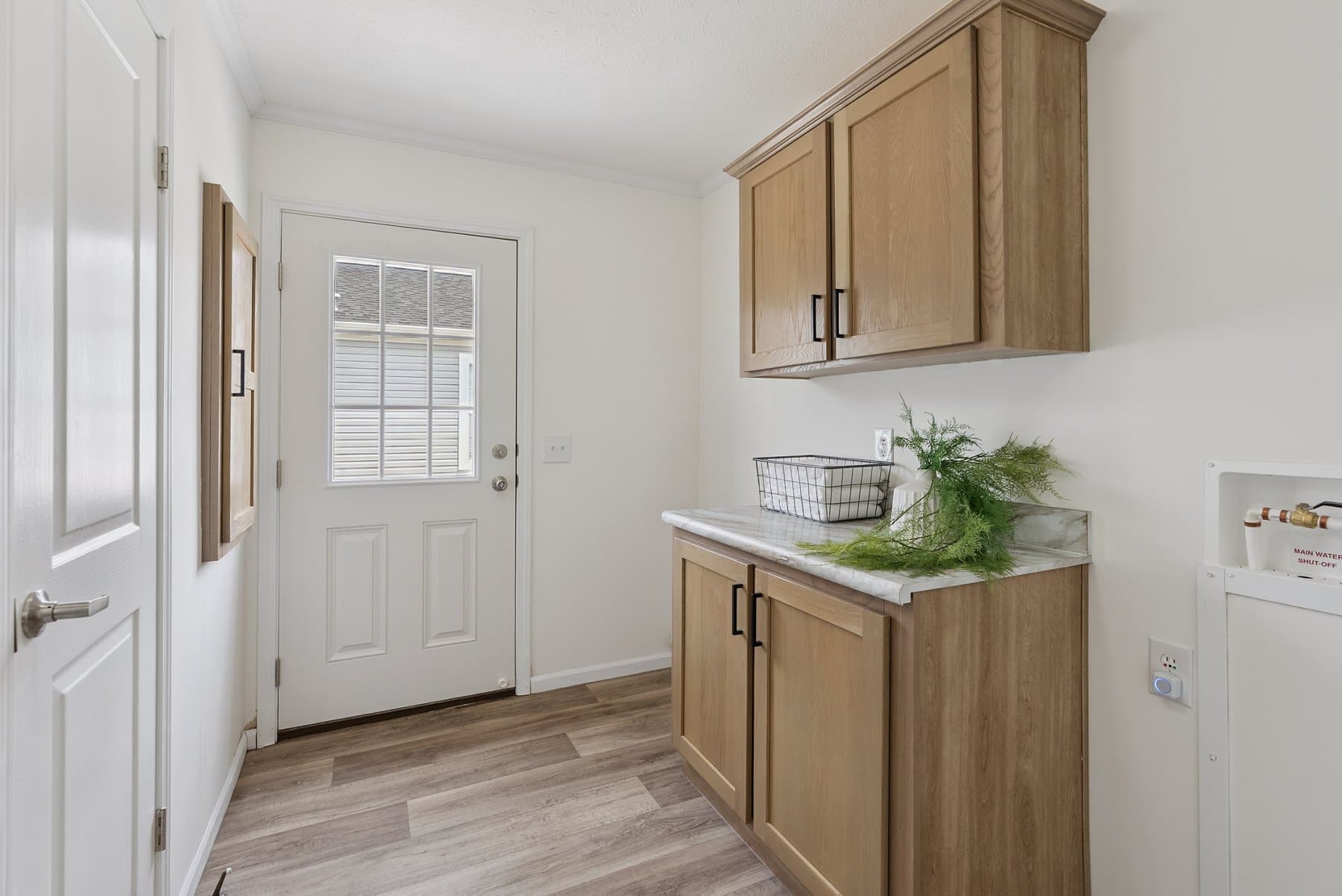 Click to enlarge Bay Port modular home — utility room (photo 37 of 42)