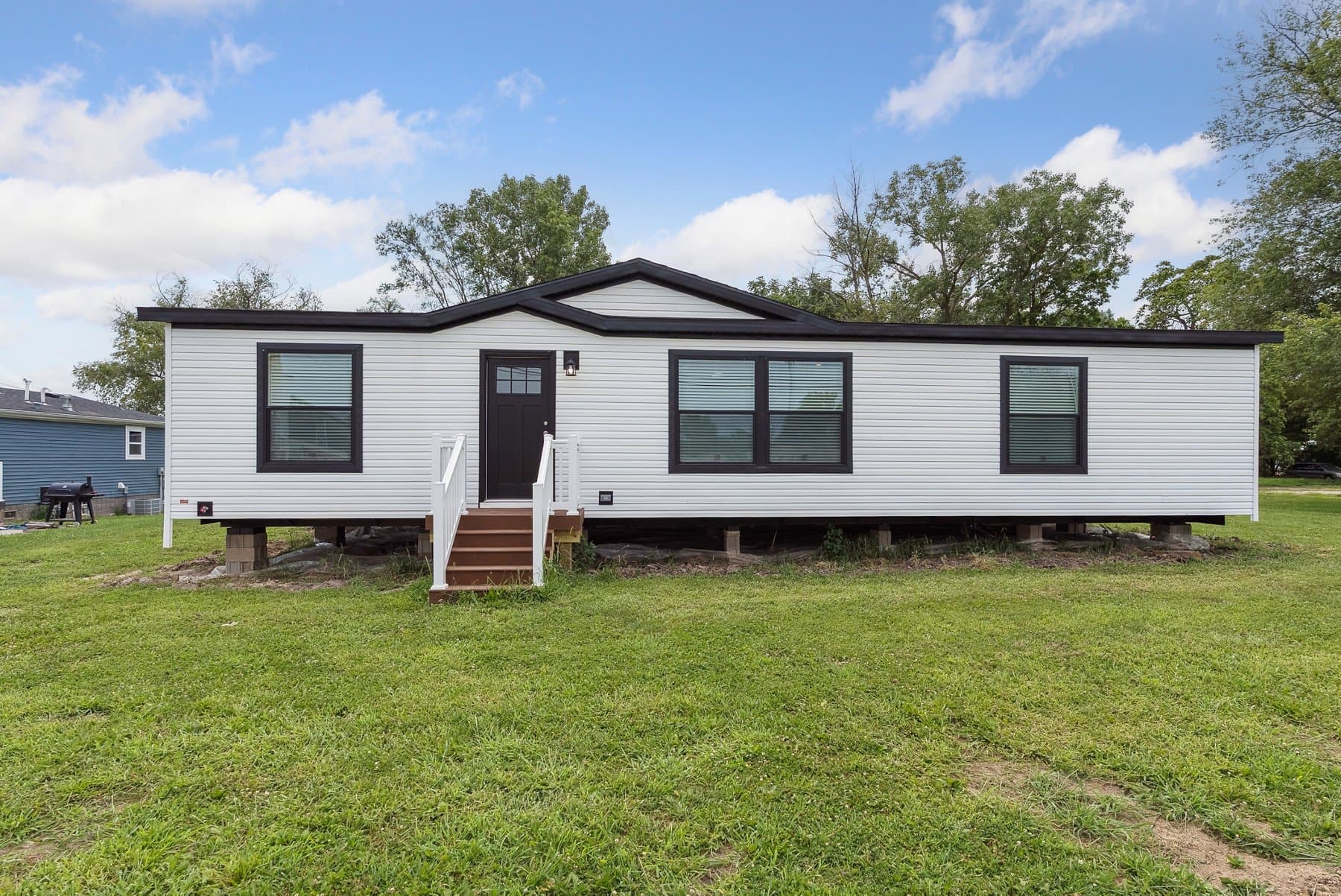 Click to enlarge Lincoln modular home β exterior (photo 6 of 8)