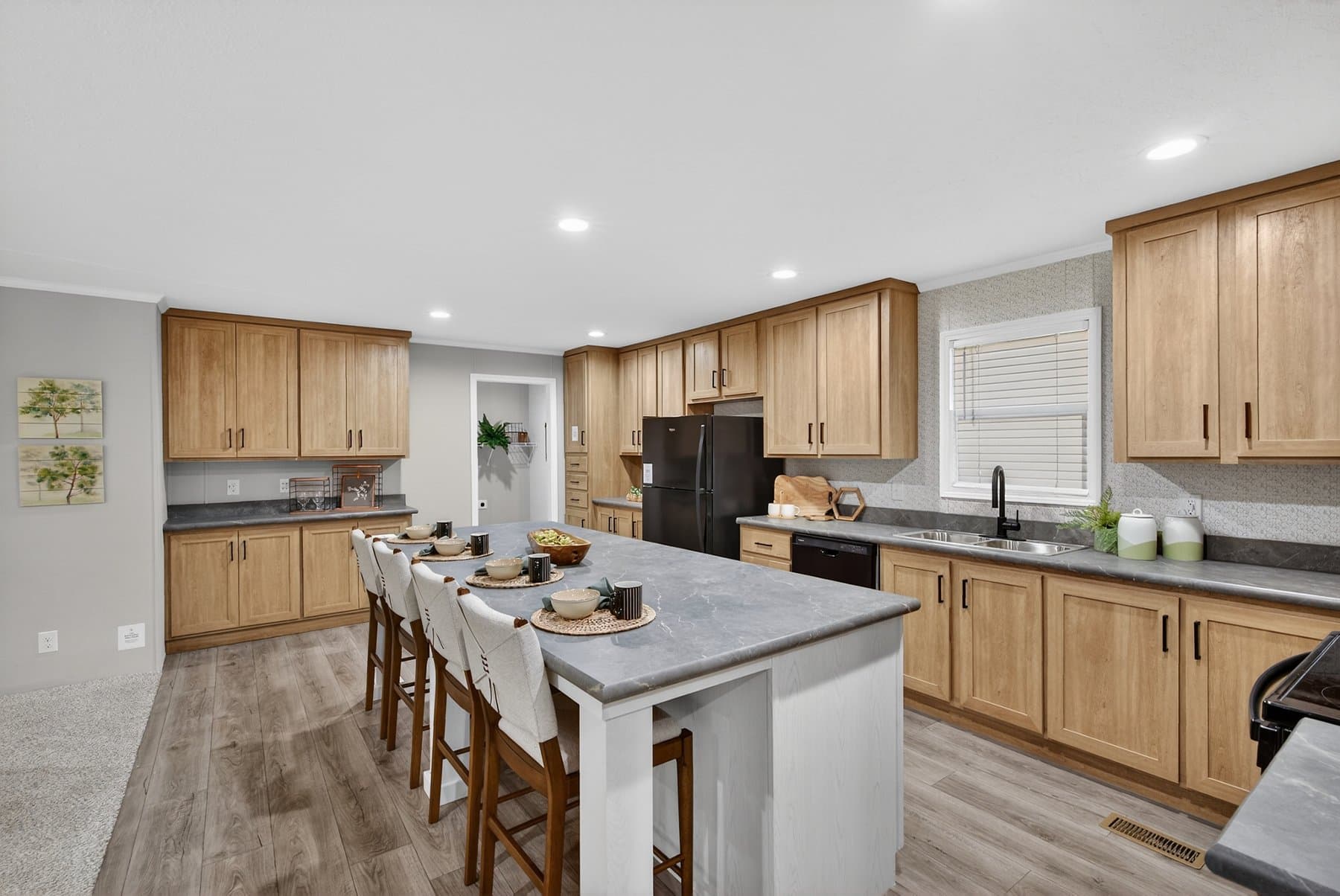 Click to enlarge Silverton modular home — kitchen (photo 20 of 32)