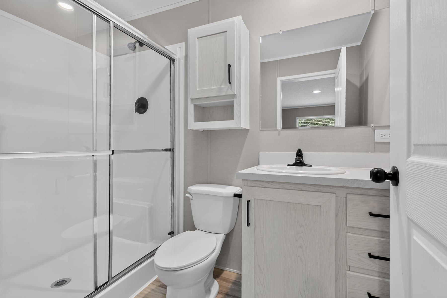 Click to enlarge Silverton modular home — primary bathroom (photo 15 of 32)