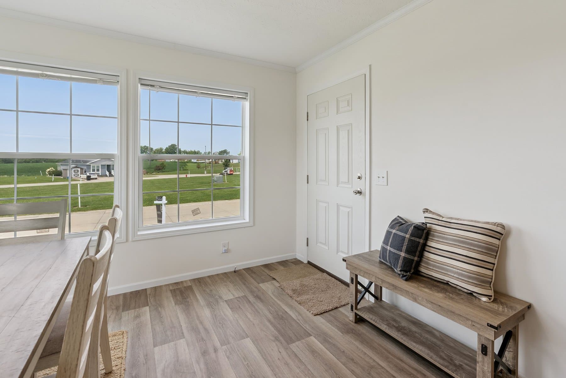 Click to enlarge Bay Port multi-section home β entry (photo 7 of 27)