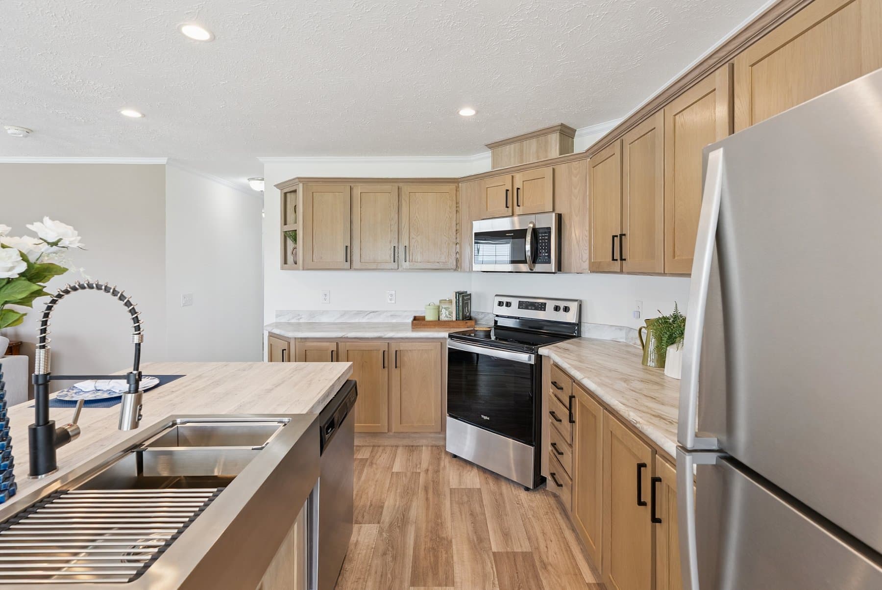 Click to enlarge Bay Port multi-section home β kitchen (photo 14 of 27)