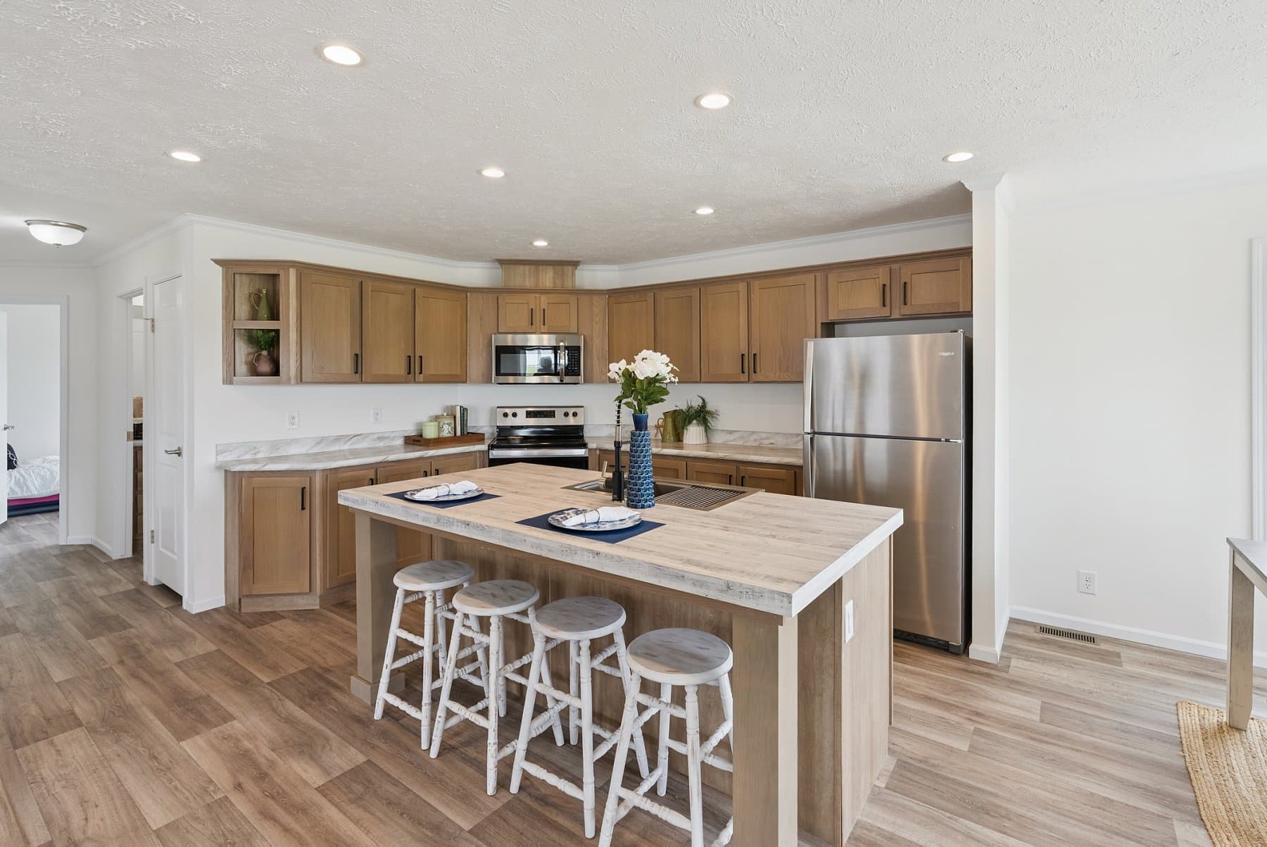 Click to enlarge Bay Port multi-section home β kitchen (photo 17 of 27)