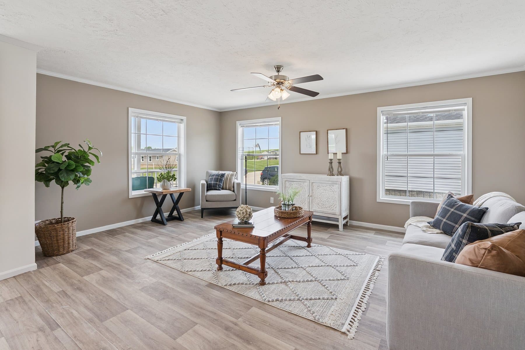 Click to enlarge Bay Port multi-section home β living room (photo 8 of 27)