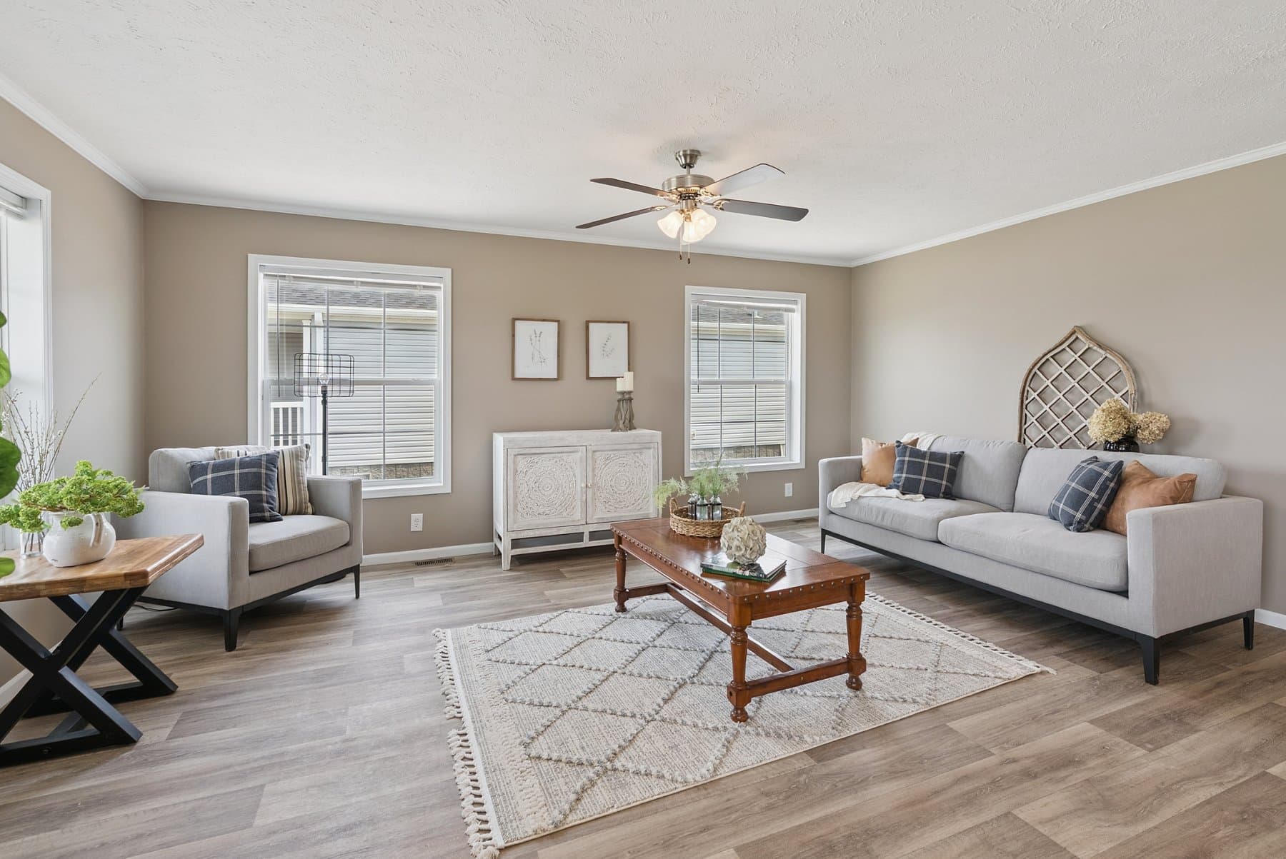 Click to enlarge Bay Port multi-section home β living room (photo 9 of 27)