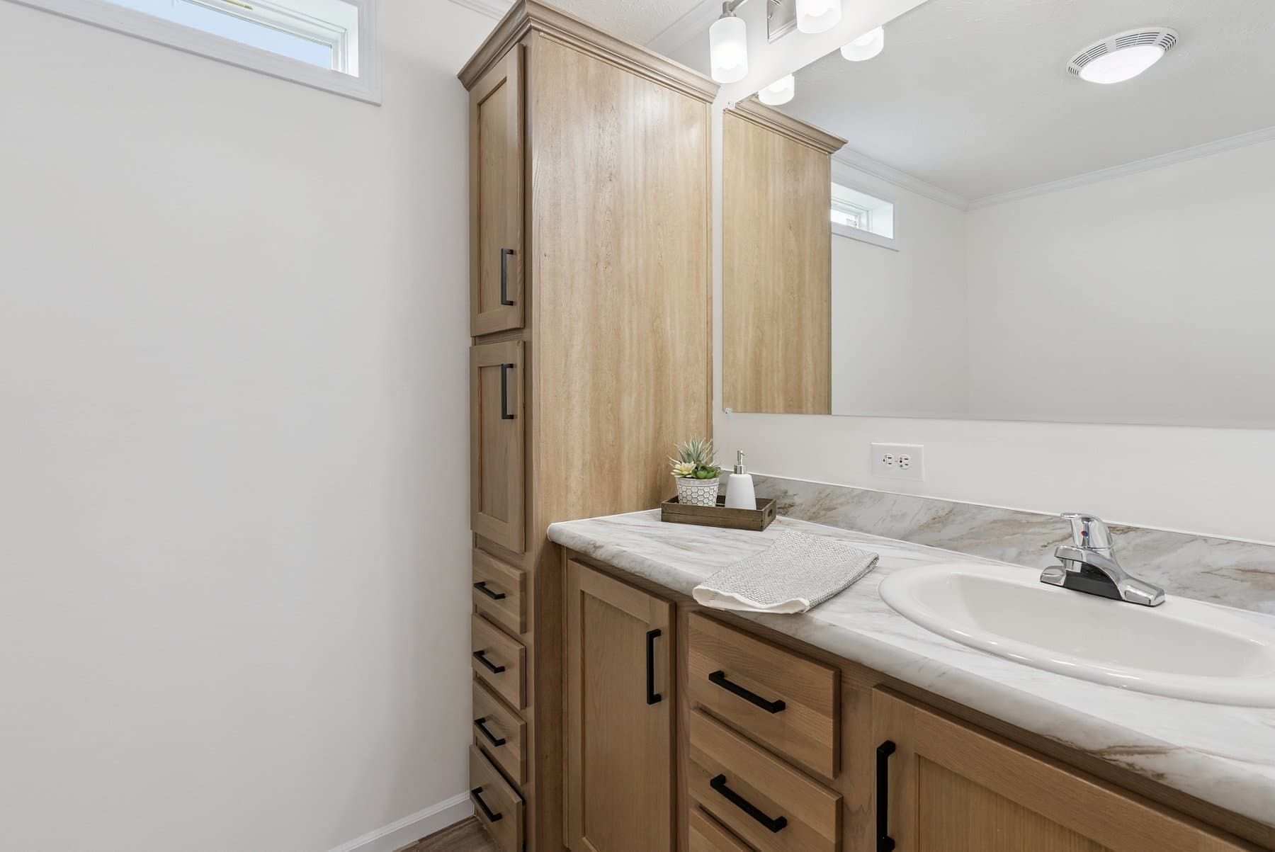 Click to enlarge Bay Port multi-section home β primary bathroom (photo 22 of 27)