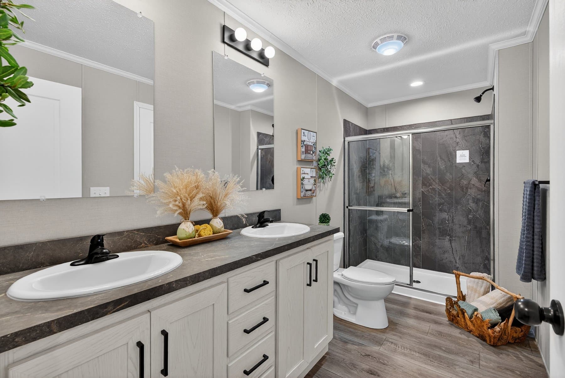 Click to enlarge Silverton modular home β primary bathroom (photo 14 of 16)