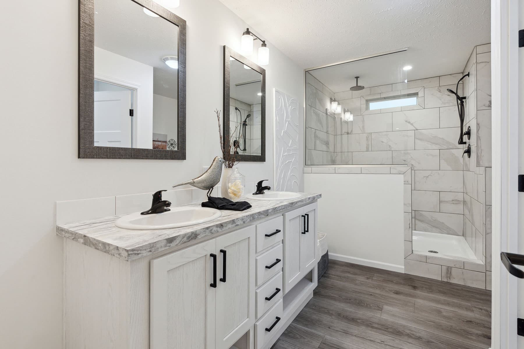 Click to enlarge Timberlake multi-section home — primary bathroom (photo 23 of 31)