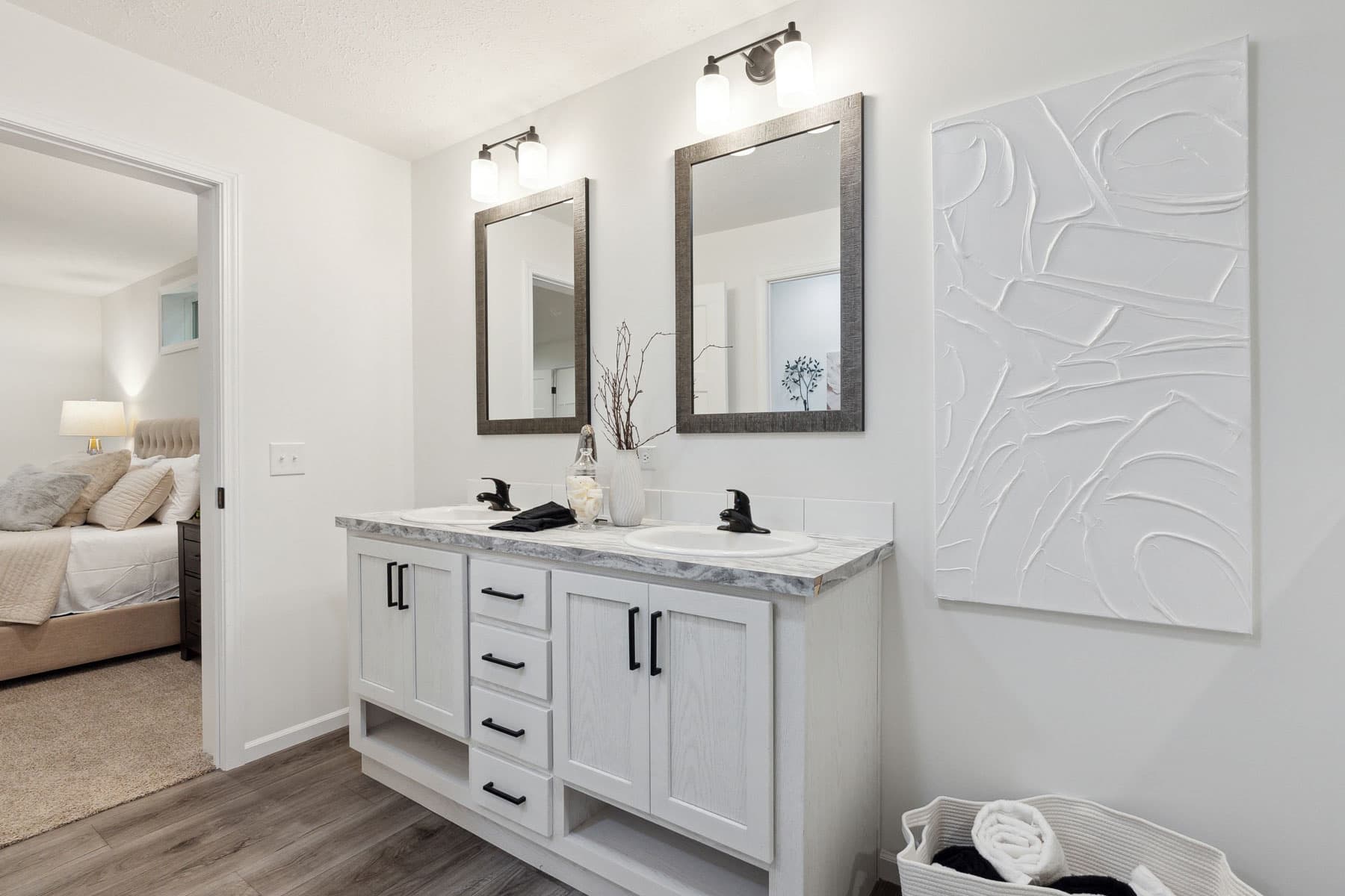 Click to enlarge Timberlake multi-section home — primary bathroom (photo 27 of 31)
