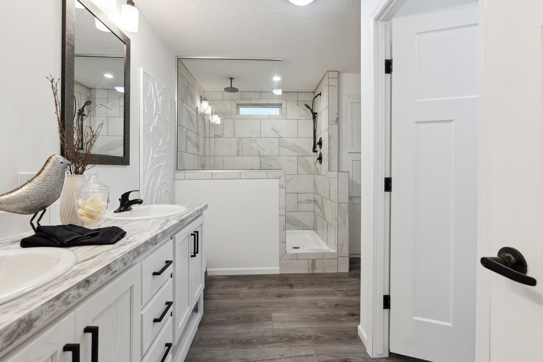 Click to enlarge Timberlake modular home — primary bathroom (photo 24 of 31)