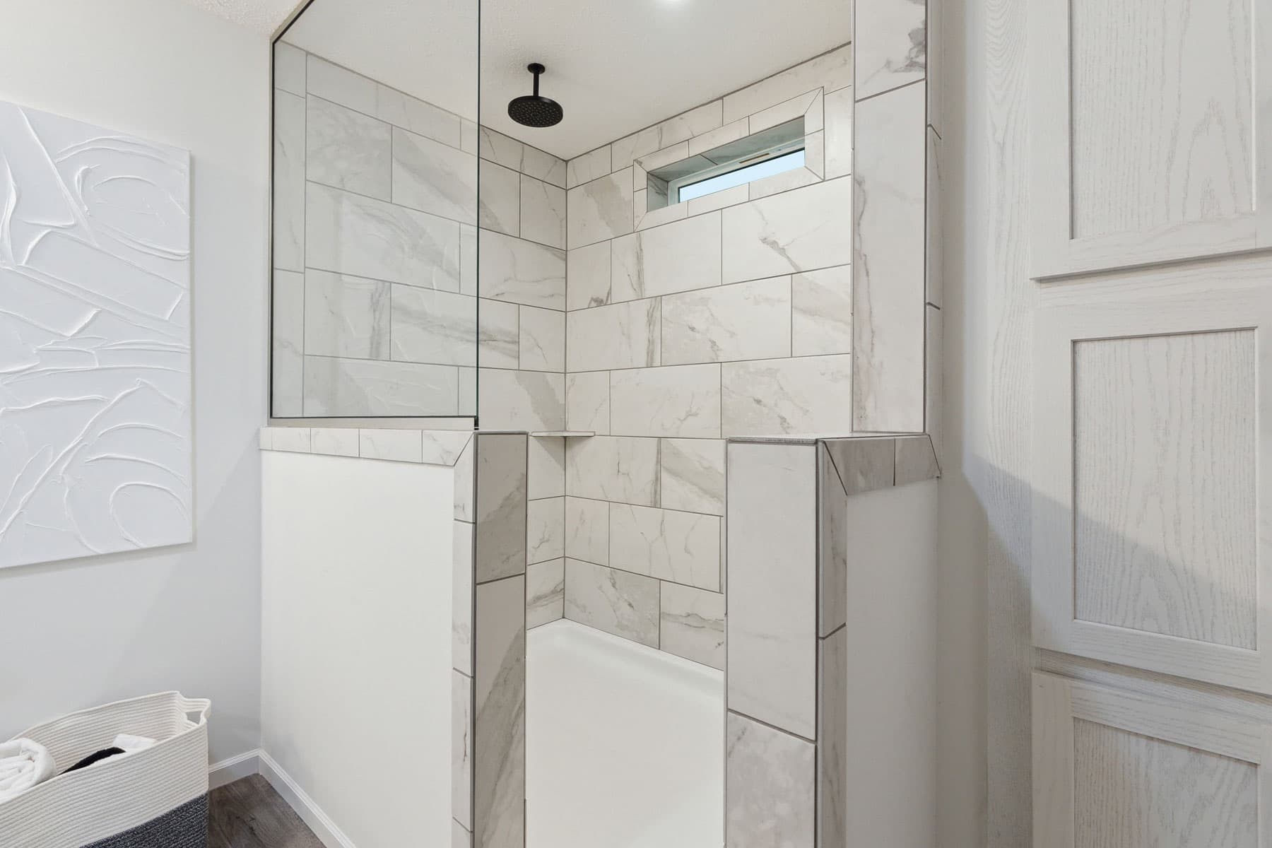 Click to enlarge Timberlake modular home — primary bathroom (photo 26 of 31)