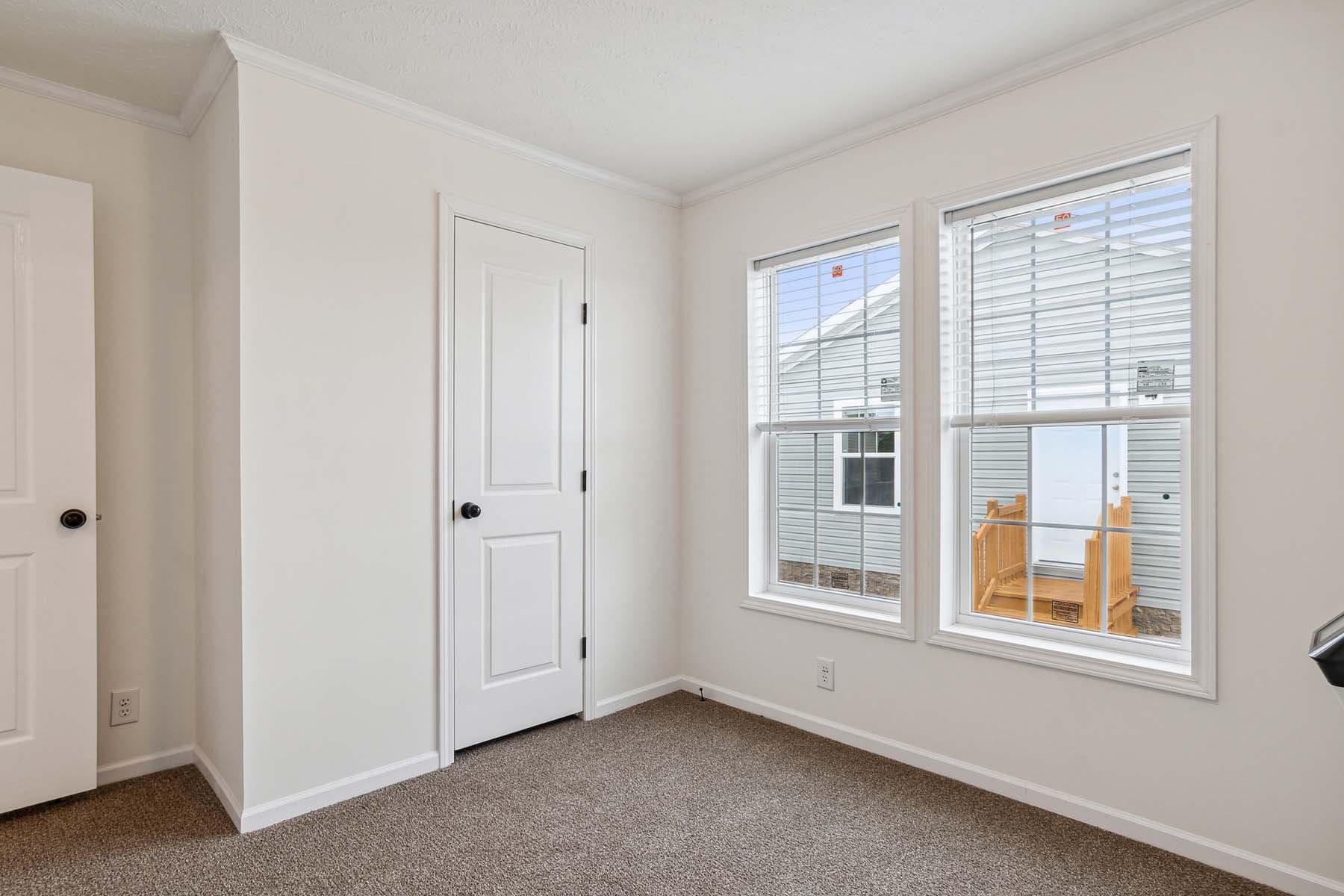 Click to enlarge Pontiac multi-section home β bedroom (photo 7 of 38)