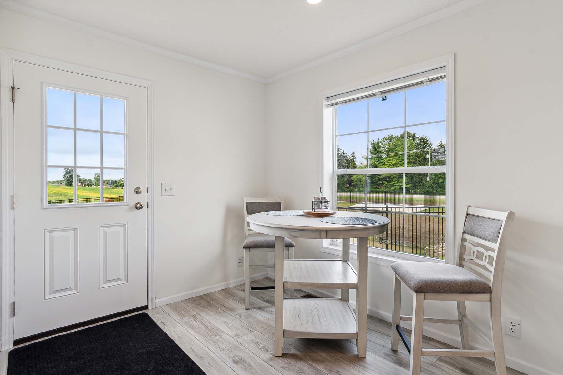 Click to enlarge Pontiac multi-section home β dining area (photo 15 of 38)