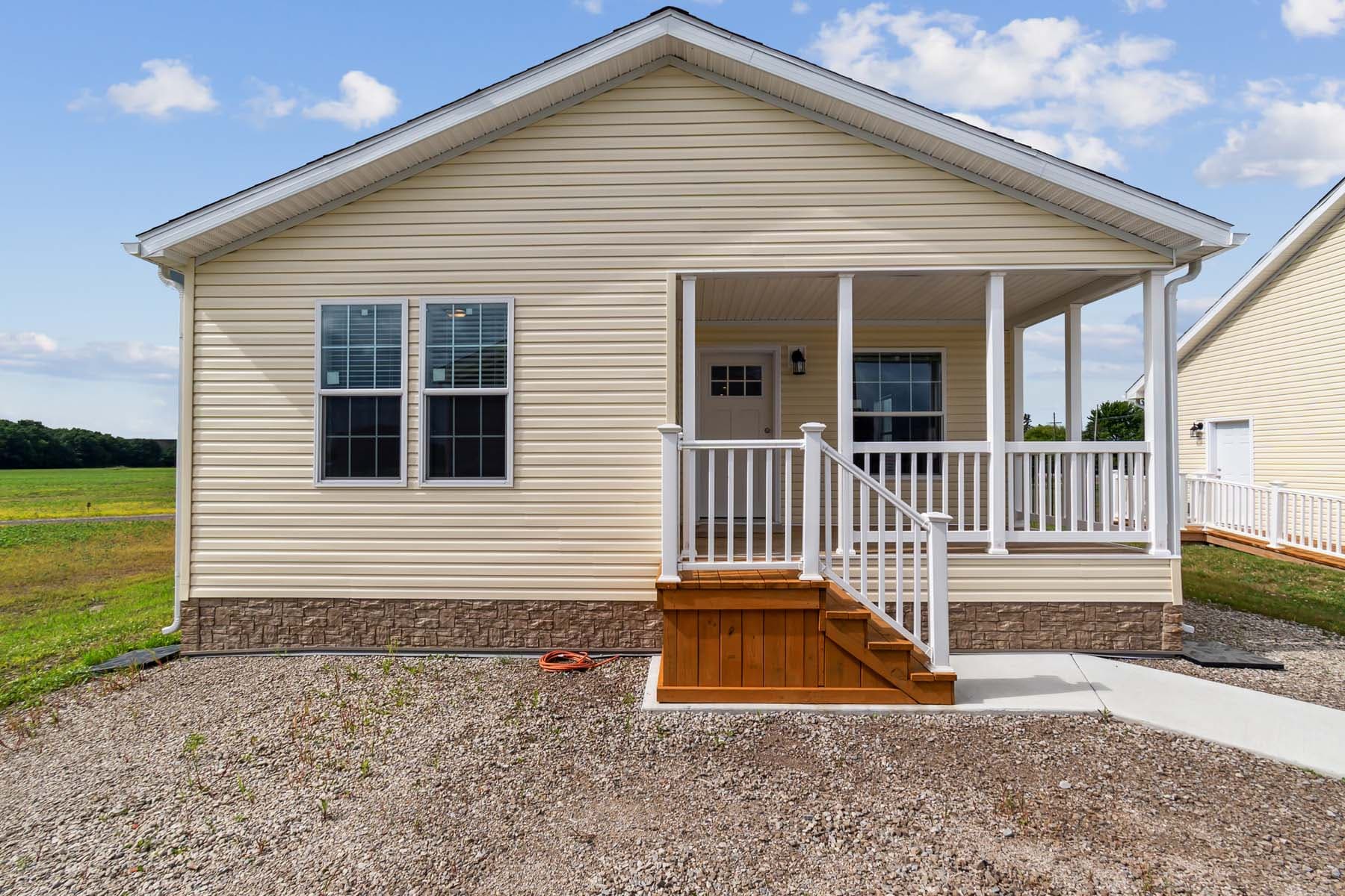 Click to enlarge Pontiac multi-section home β exterior (photo 17 of 38)