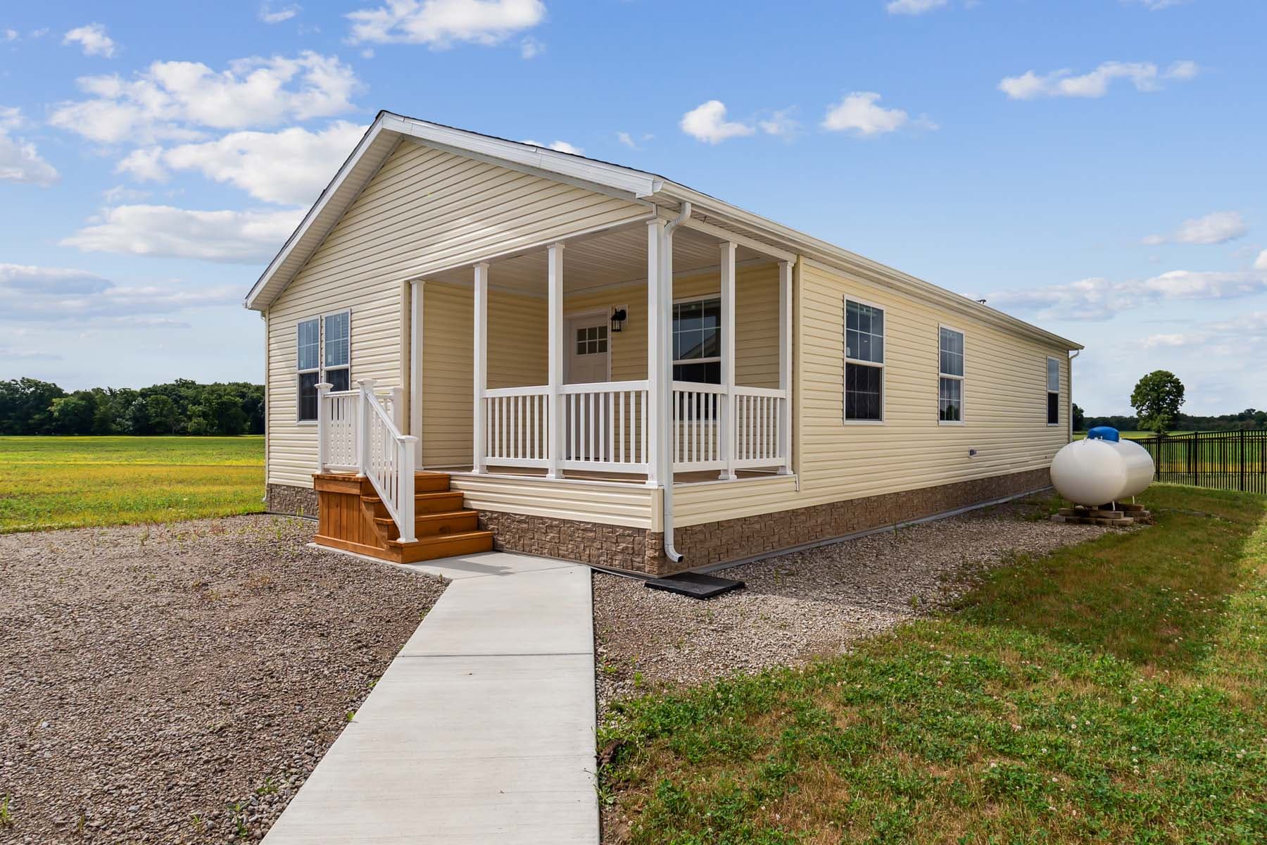 Click to enlarge Pontiac multi-section home β exterior (photo 18 of 38)