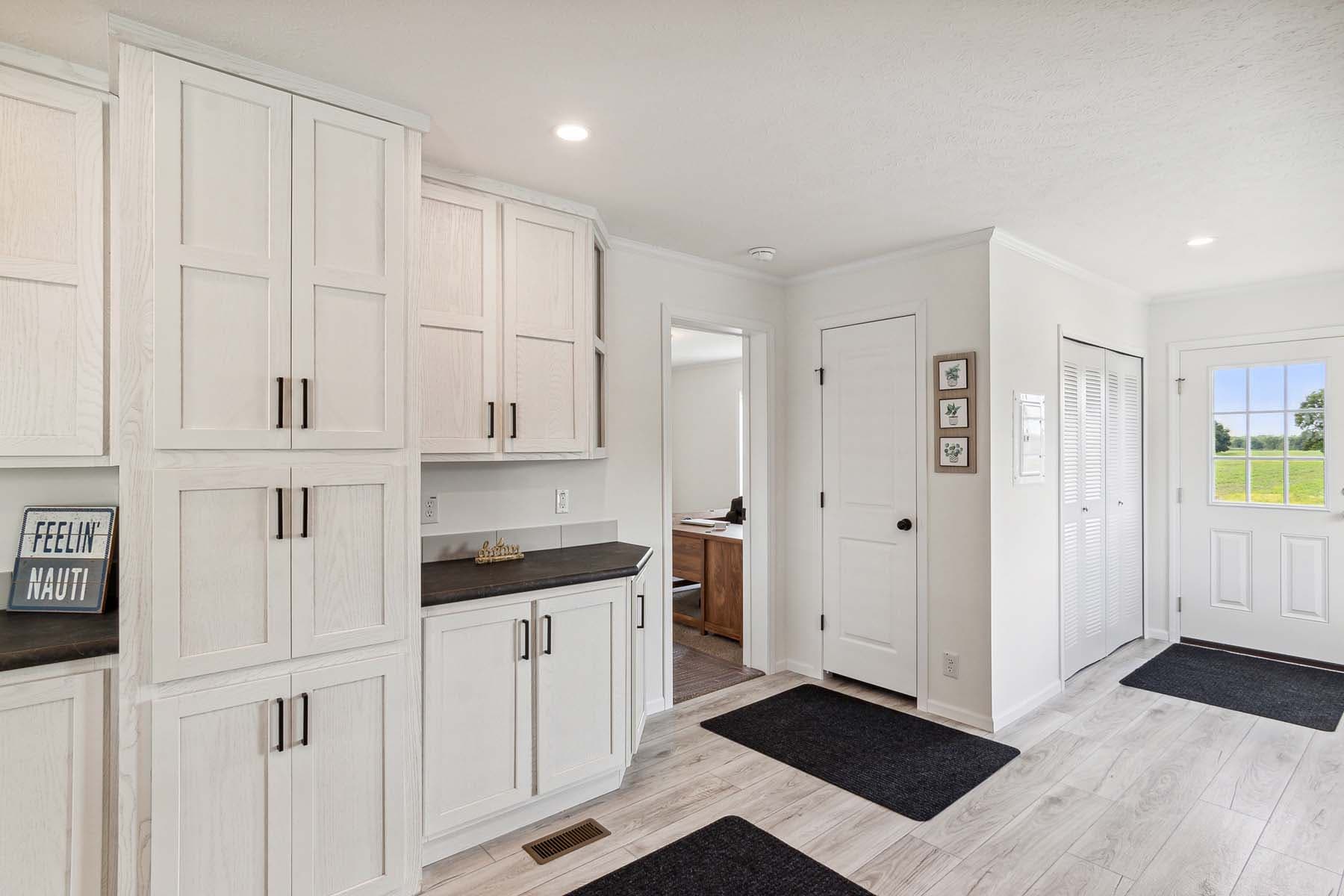 Click to enlarge Pontiac multi-section home β kitchen (photo 27 of 38)