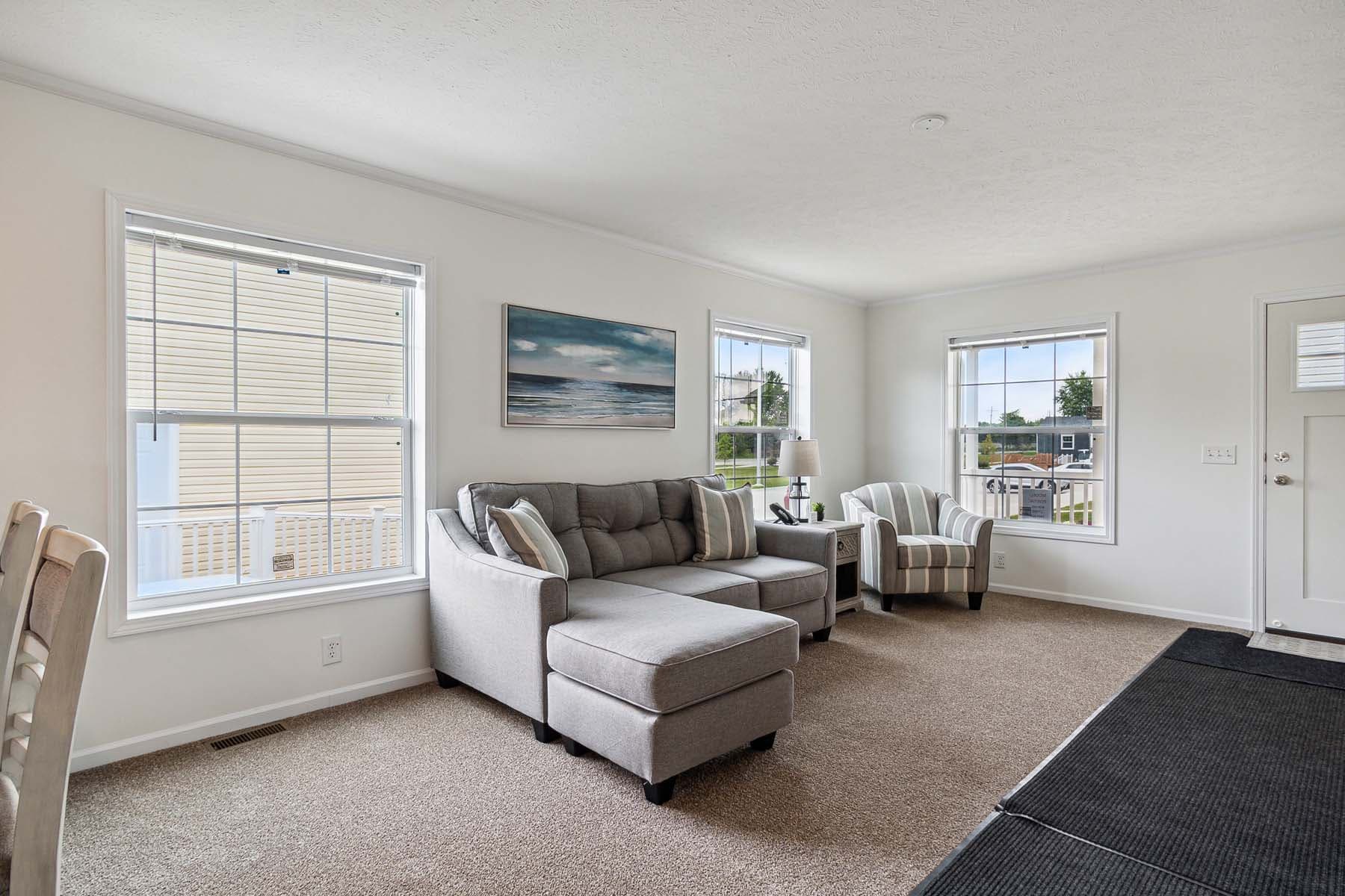 Click to enlarge Pontiac multi-section home β living room (photo 32 of 38)