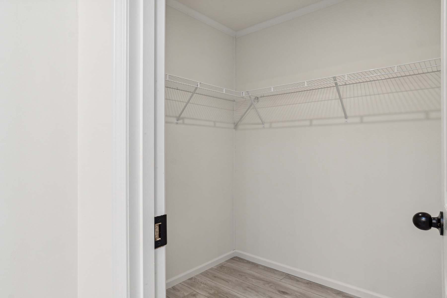 Click to enlarge Pontiac multi-section home β primary bathroom (photo 36 of 38)