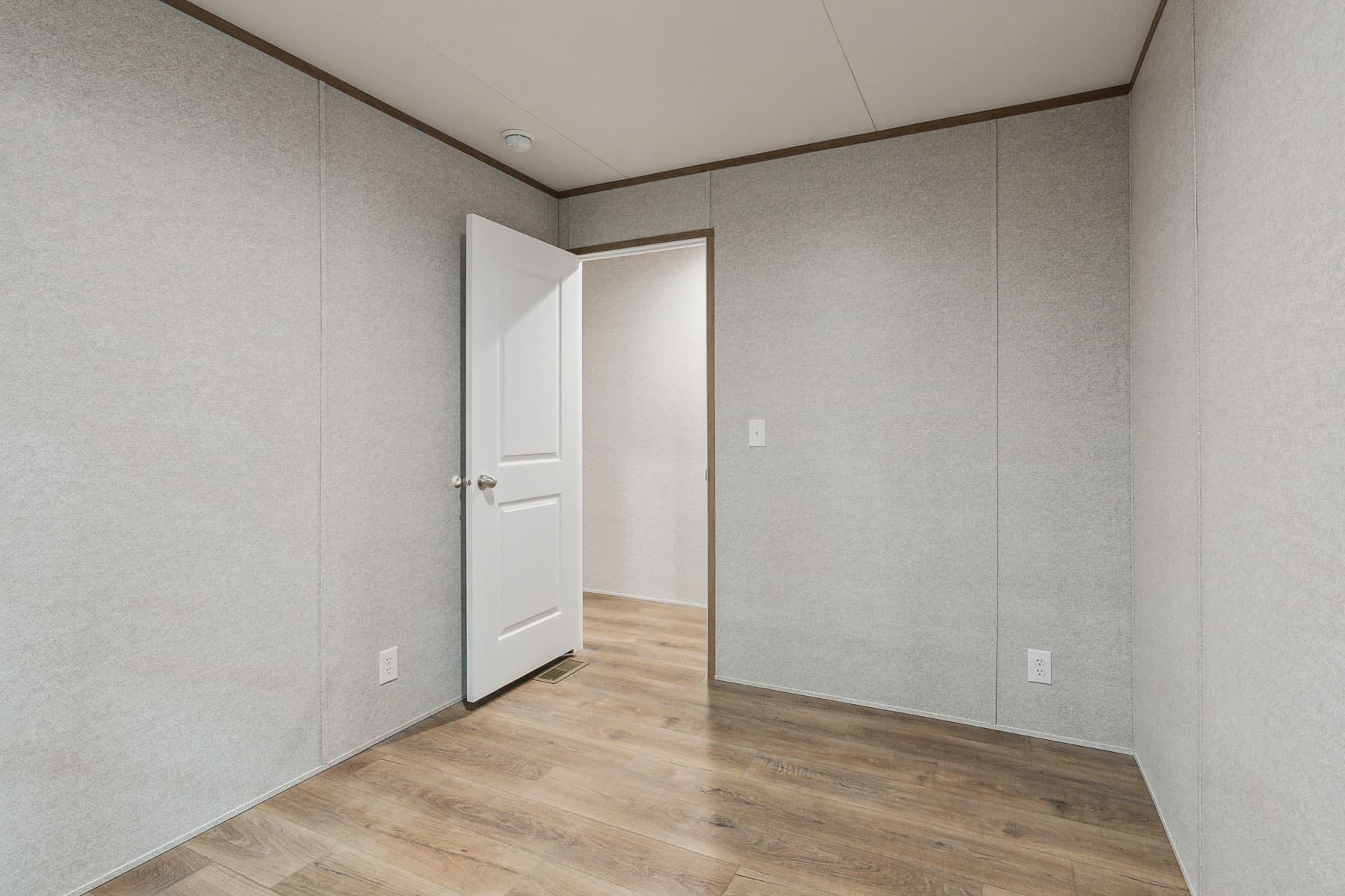 Click to enlarge Vertex single wide home — bedroom (photo 10 of 34)