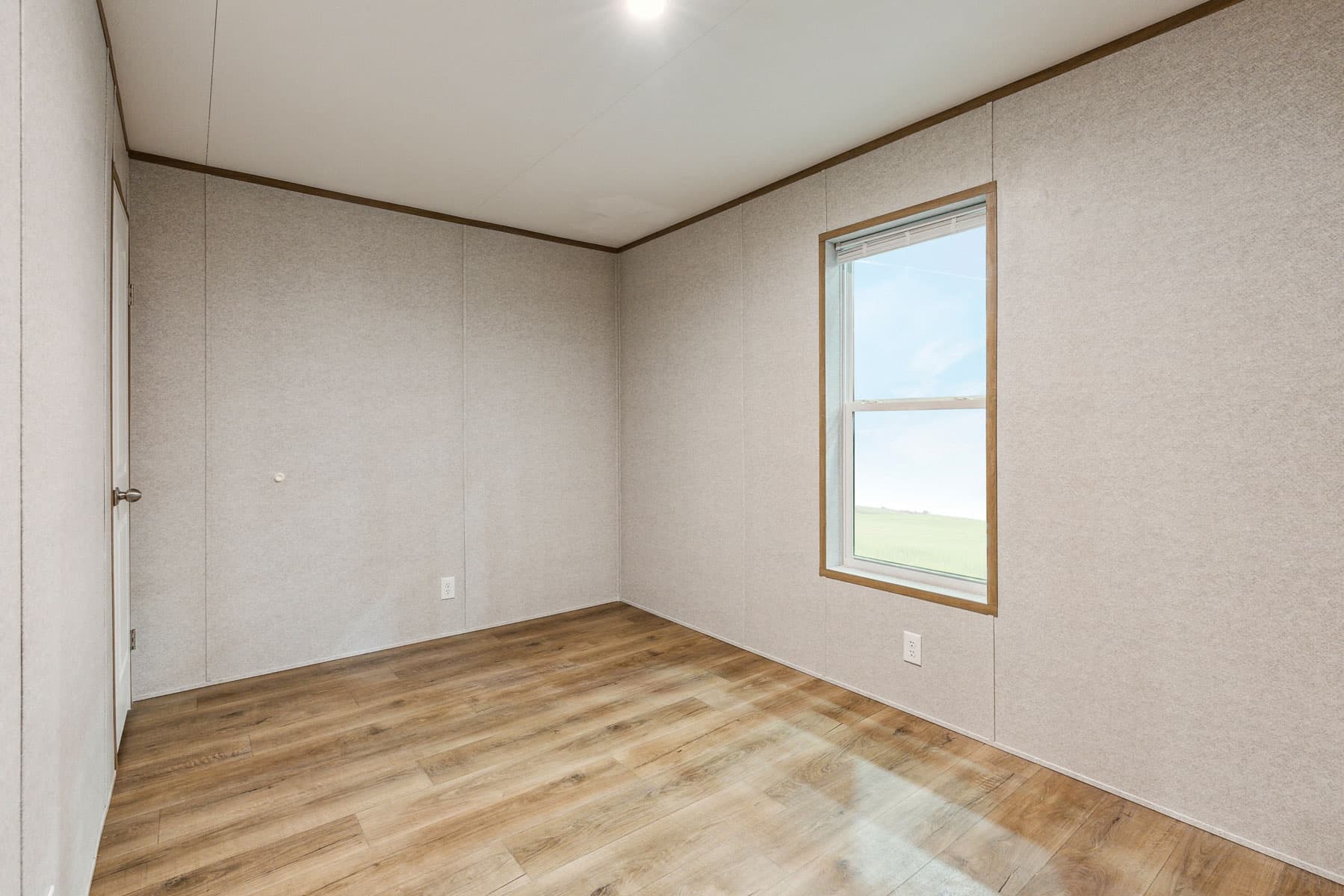 Click to enlarge Vertex single wide home — bedroom (photo 11 of 34)