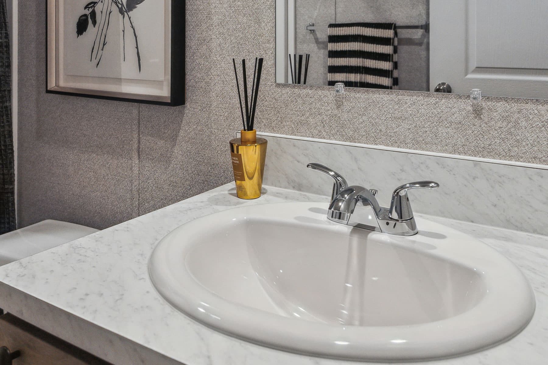 Click to enlarge Vertex single wide home — detail view (photo 13 of 34)