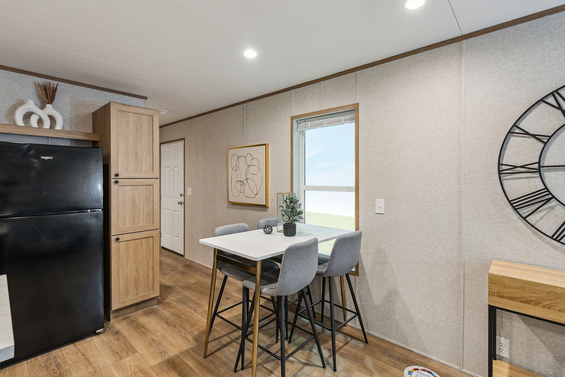 Click to enlarge Vertex single wide home — dining area (photo 16 of 34)