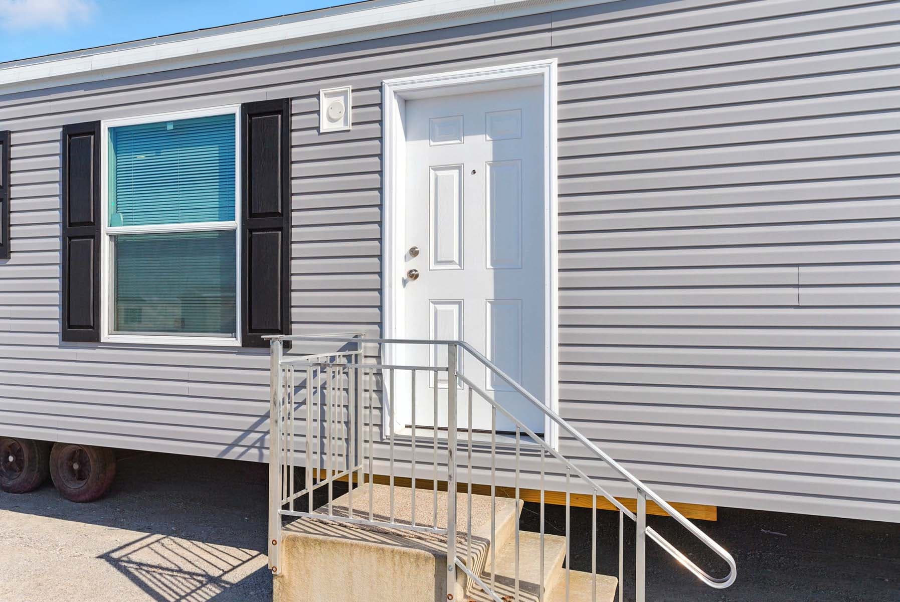 Click to enlarge Monte single wide home — exterior (photo 17 of 37)